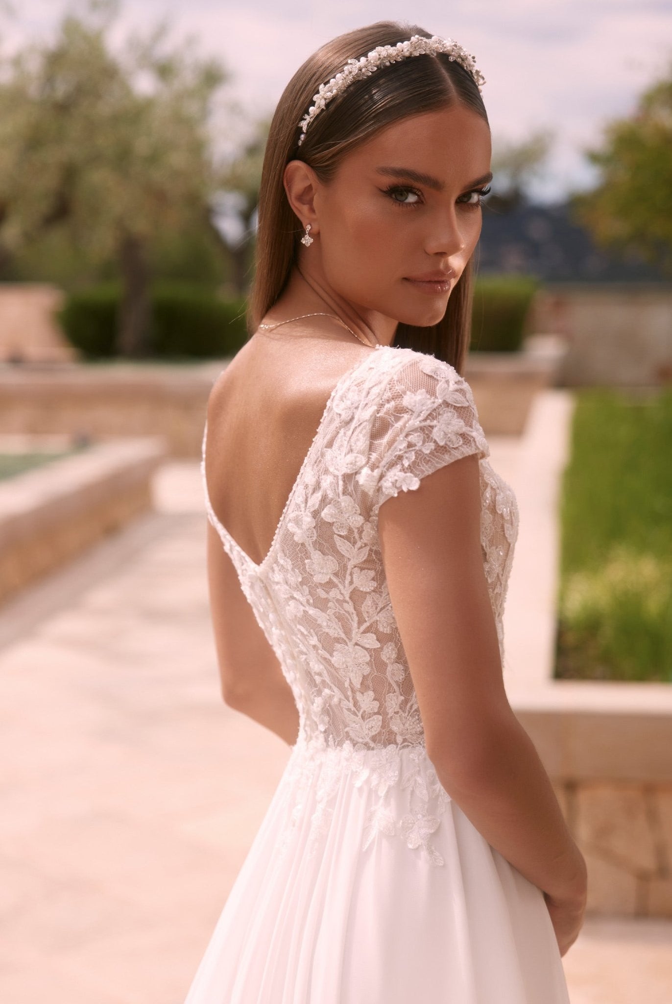 li - 1BE - 056 - bridalicious Brautkleider Hochzeitskleider Brautmoden Bremen Wiesbaden