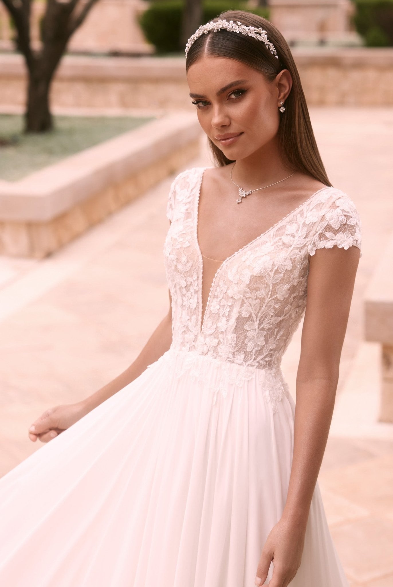 li - 1BE - 056 - bridalicious Brautkleider Hochzeitskleider Brautmoden Bremen Wiesbaden