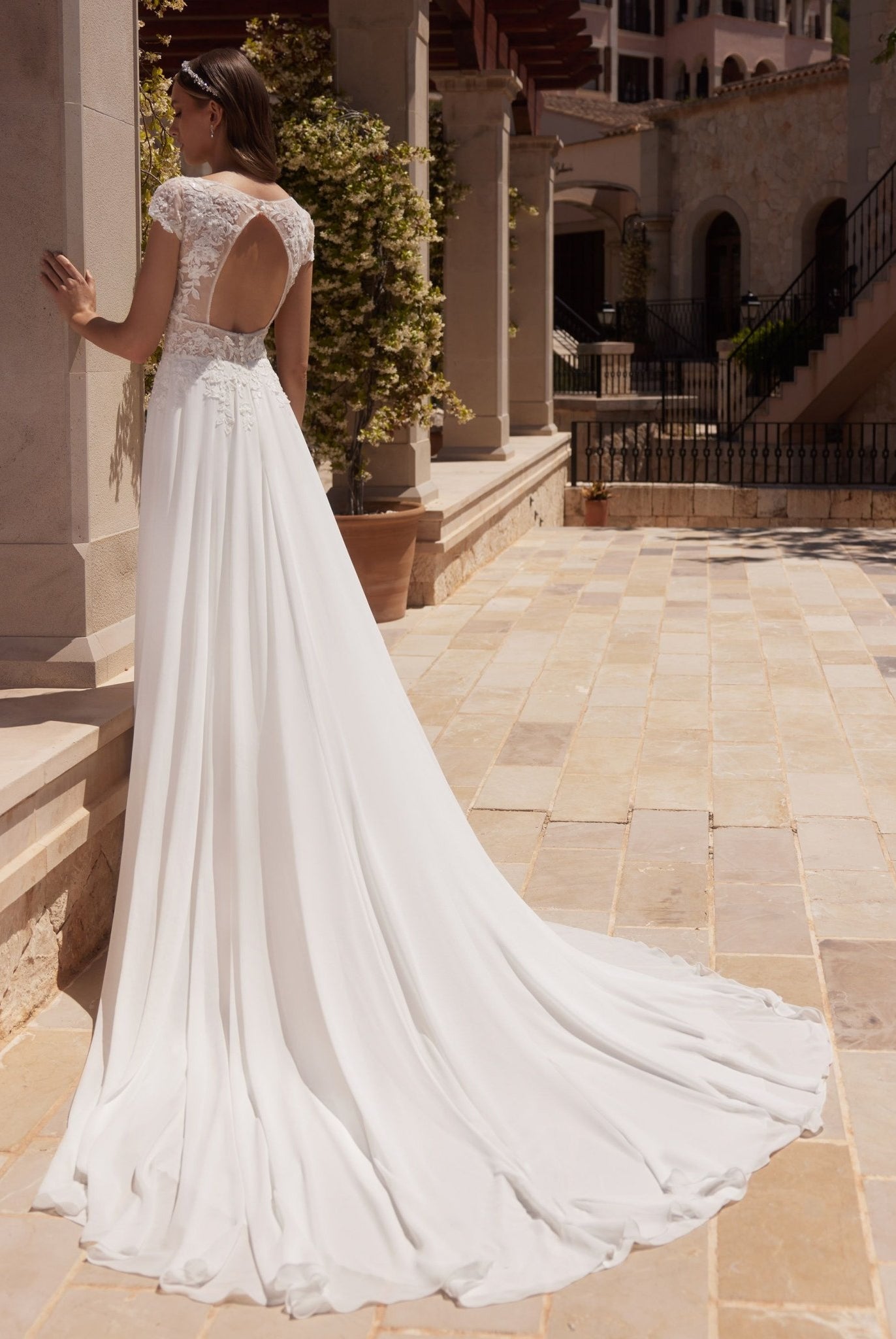 li - 1BE - 057 - bridalicious Brautkleider Hochzeitskleider Brautmoden Bremen Wiesbaden