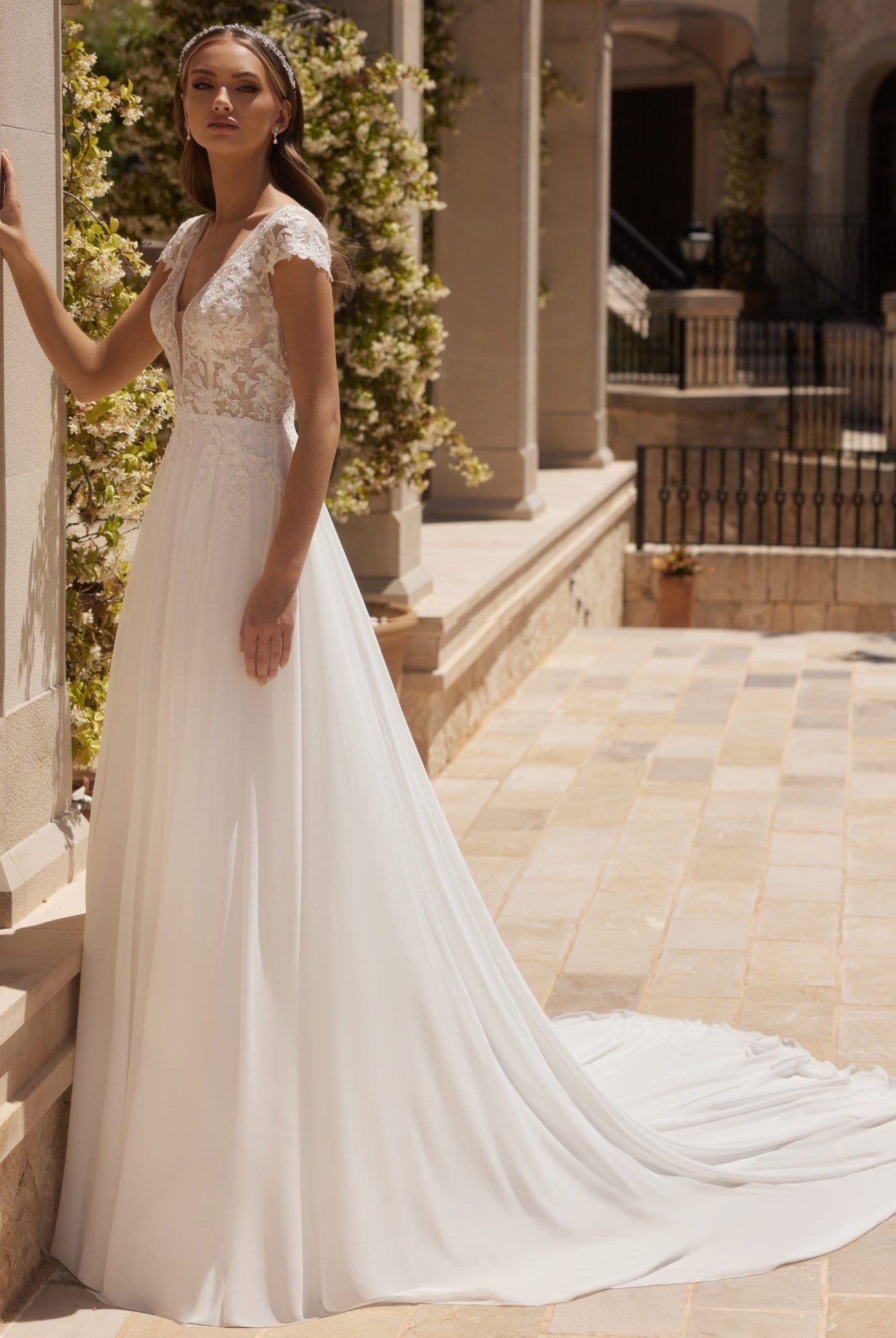 li - 1BE - 057 - bridalicious Brautkleider Hochzeitskleider Brautmoden Bremen Wiesbaden