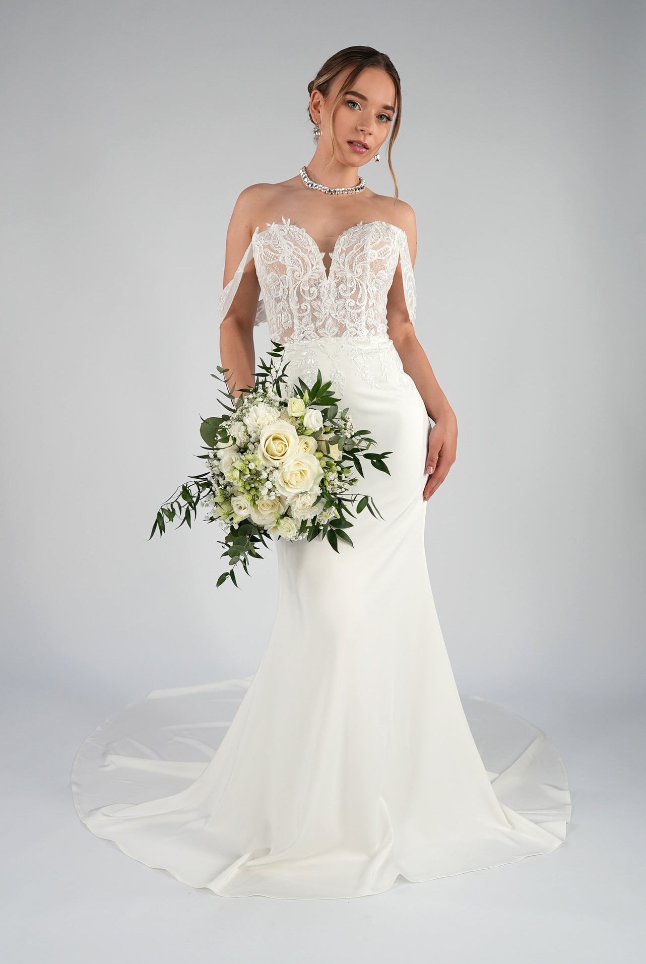 li - 2RE - 001 - bridalicious Brautkleider Hochzeitskleider Brautmoden Bremen Wiesbaden
