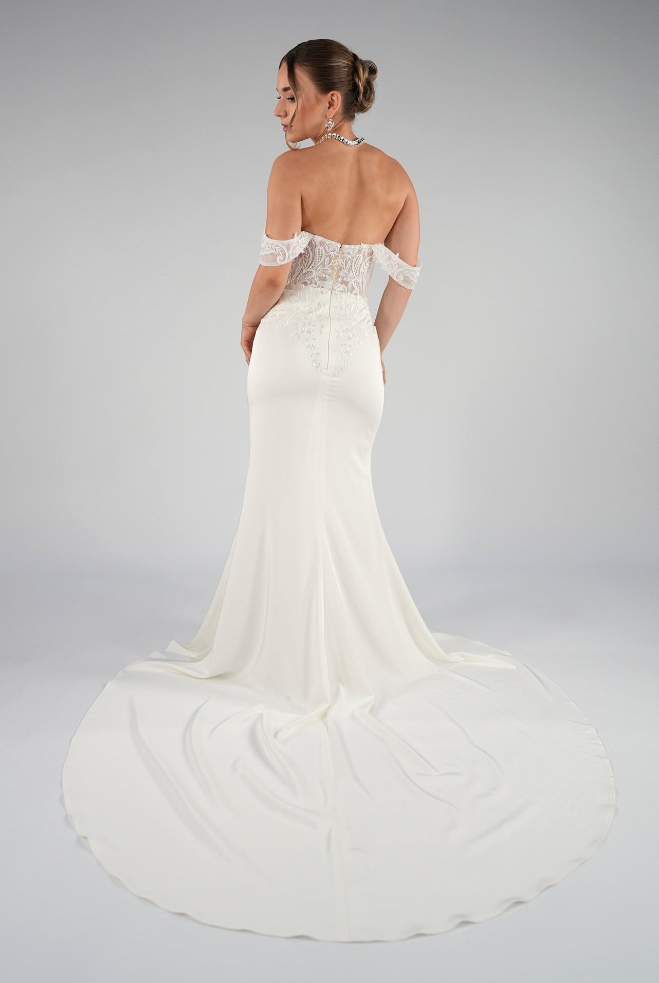 li - 2RE - 001 - bridalicious Brautkleider Hochzeitskleider Brautmoden Bremen Wiesbaden