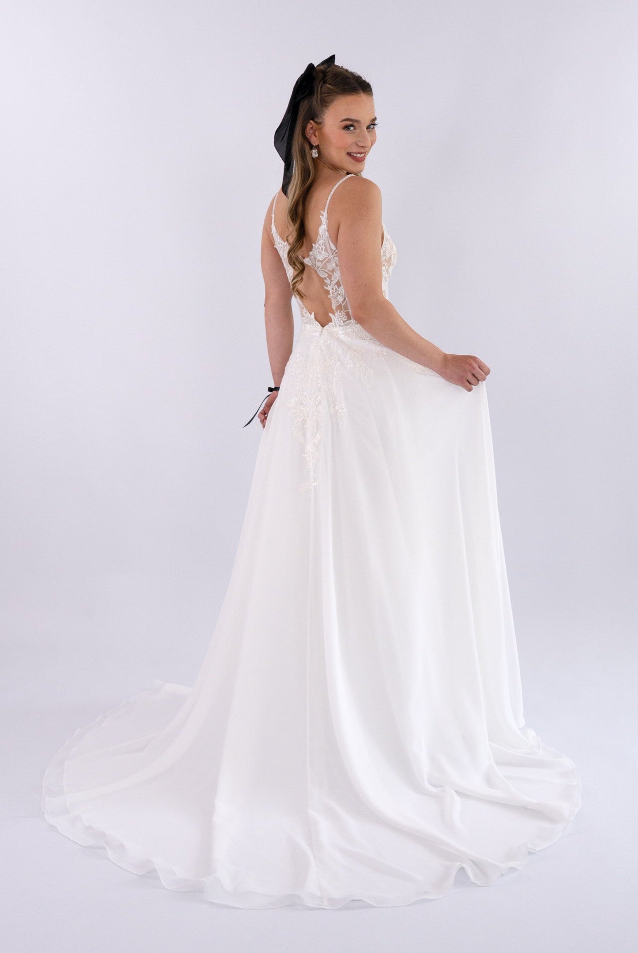 li - 2RE - 003 - bridalicious Brautkleider Hochzeitskleider Brautmoden Bremen Wiesbaden