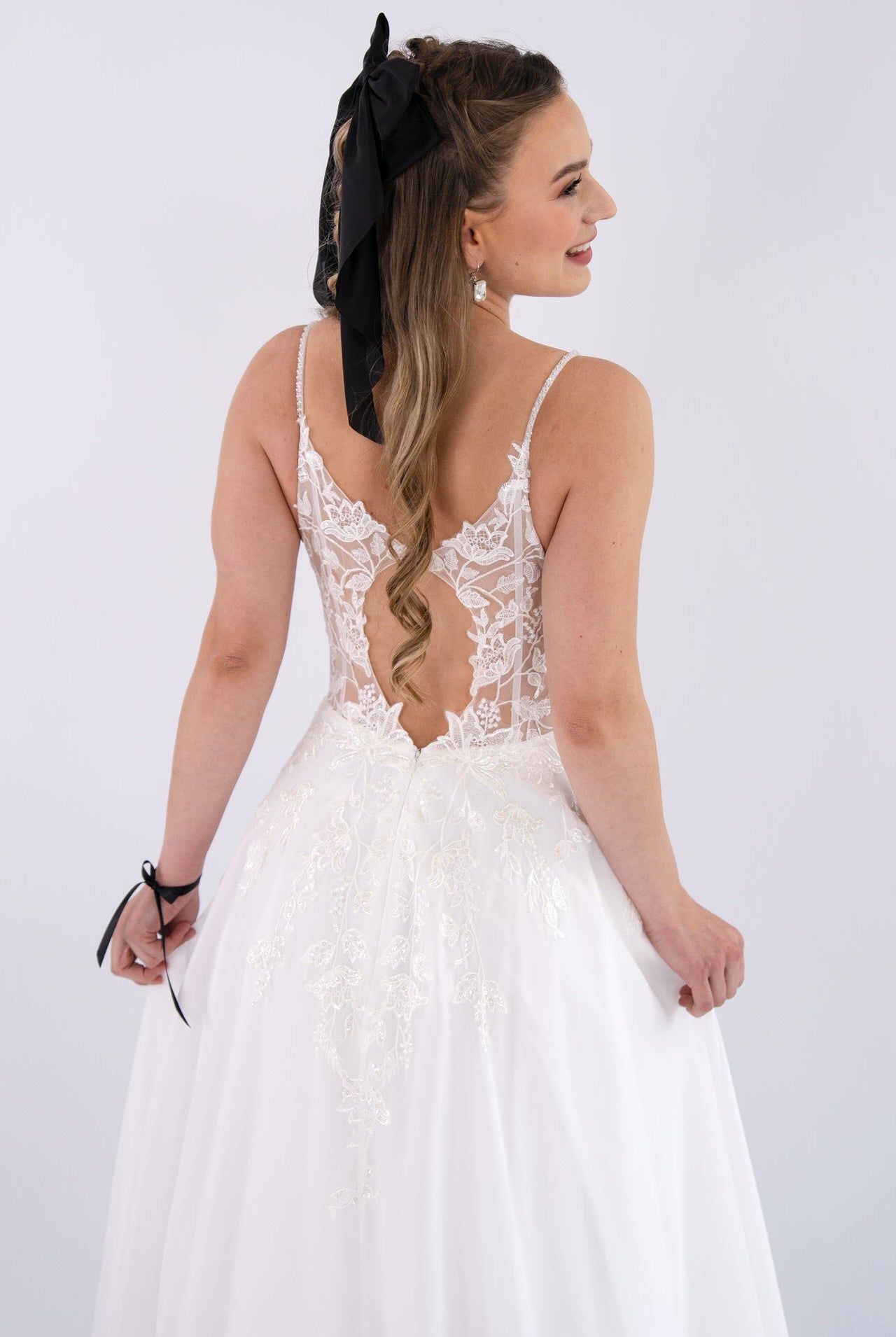 li - 2RE - 003 - bridalicious Brautkleider Hochzeitskleider Brautmoden Bremen Wiesbaden