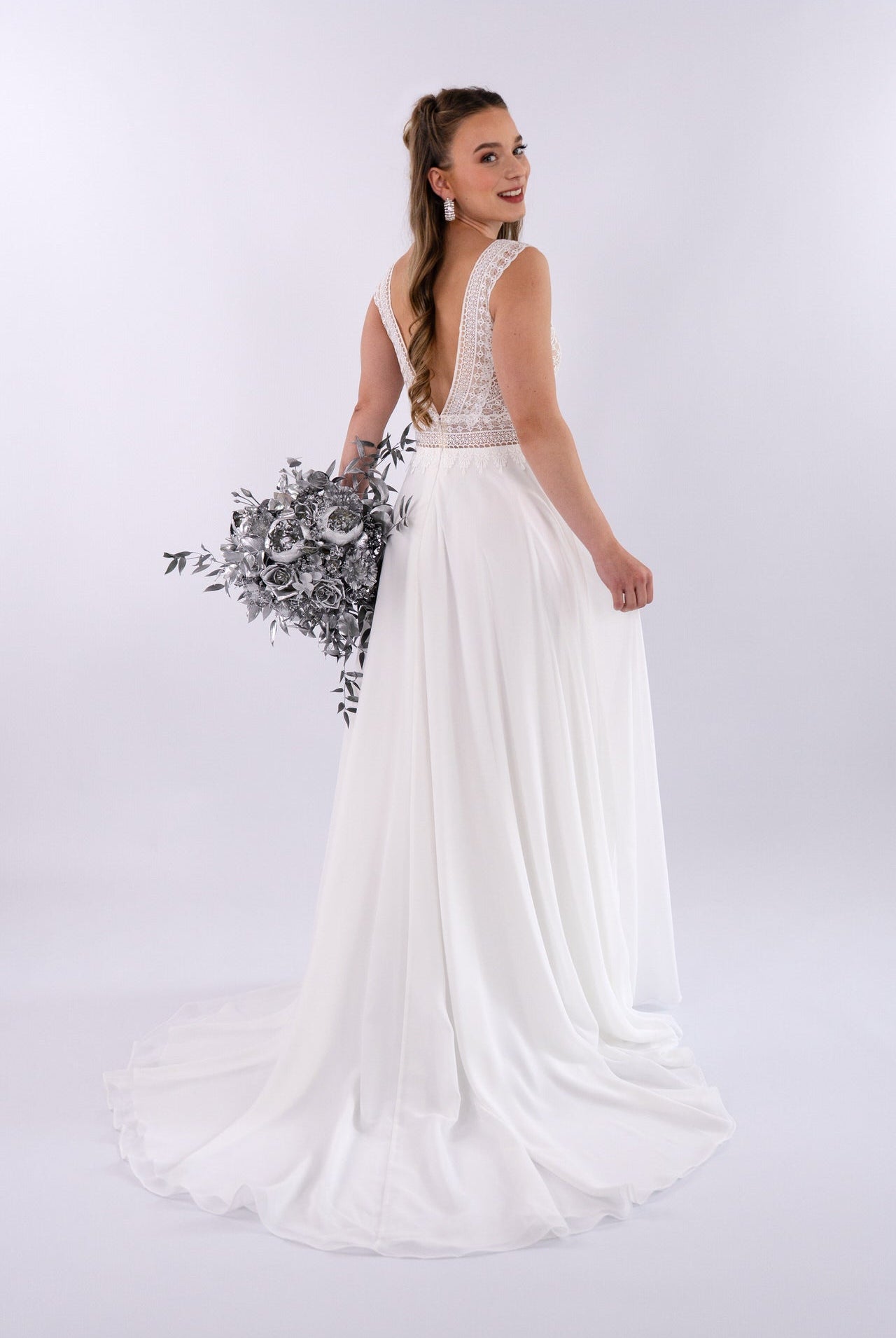 li - 2RE - 004 - bridalicious Brautkleider Hochzeitskleider Brautmoden Bremen Wiesbaden