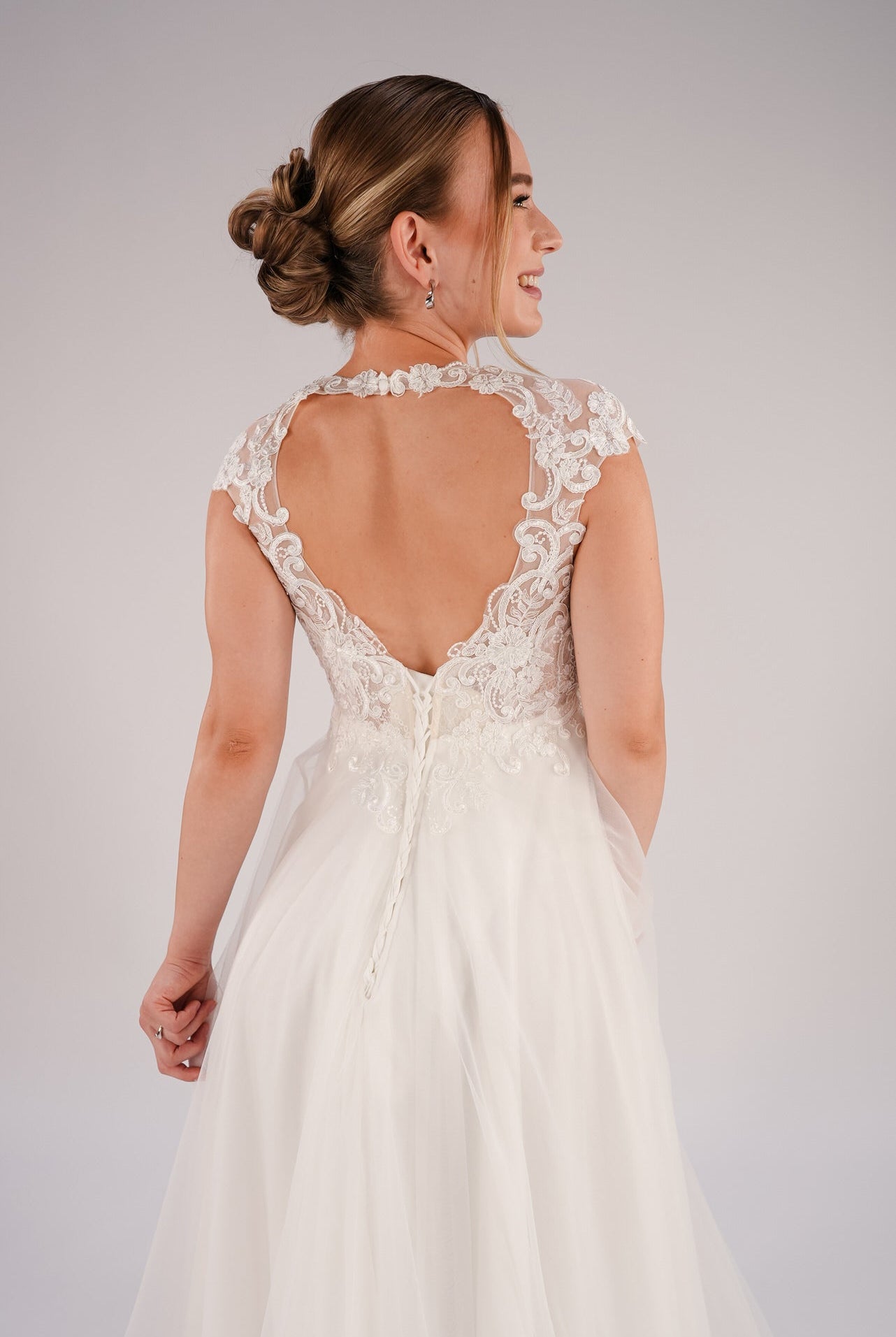 li - 2RE - 007(LU) - bridalicious Brautkleider Hochzeitskleider Brautmoden Bremen Wiesbaden