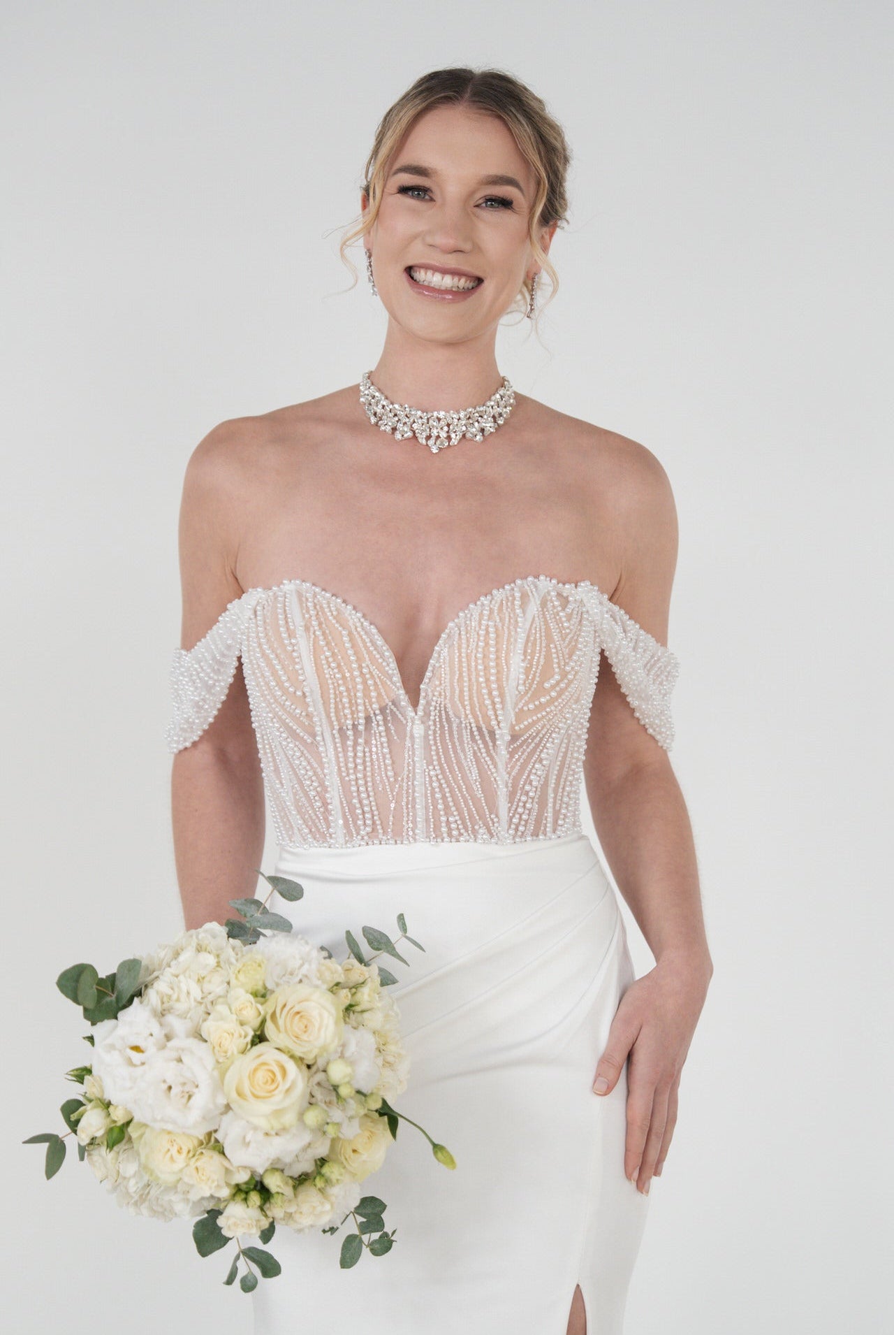 li - 2RE - 013 - bridalicious Brautkleider Hochzeitskleider Brautmoden Bremen Wiesbaden