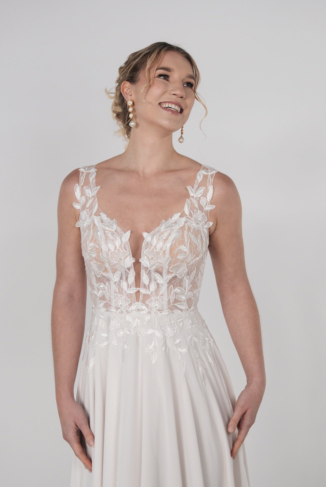 li - 2RE - 015 - bridalicious Brautkleider Hochzeitskleider Brautmoden Bremen Wiesbaden