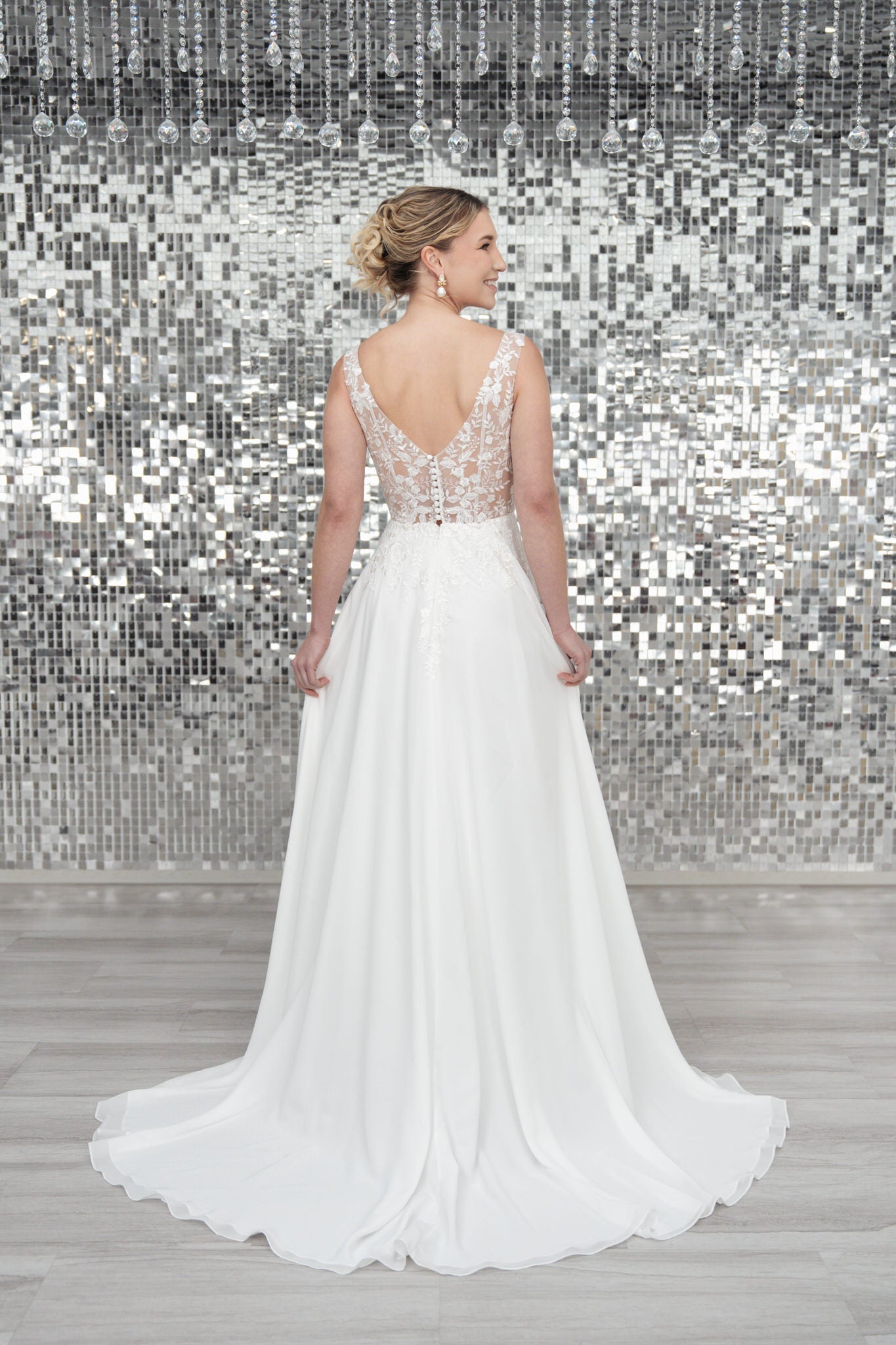 li - 2RE - 016 - bridalicious Brautkleider Hochzeitskleider Brautmoden Bremen Wiesbaden