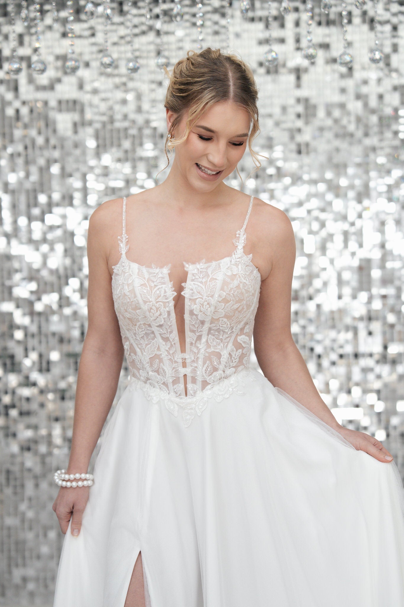 li - 2RE - 017 - bridalicious Brautkleider Hochzeitskleider Brautmoden Bremen Wiesbaden