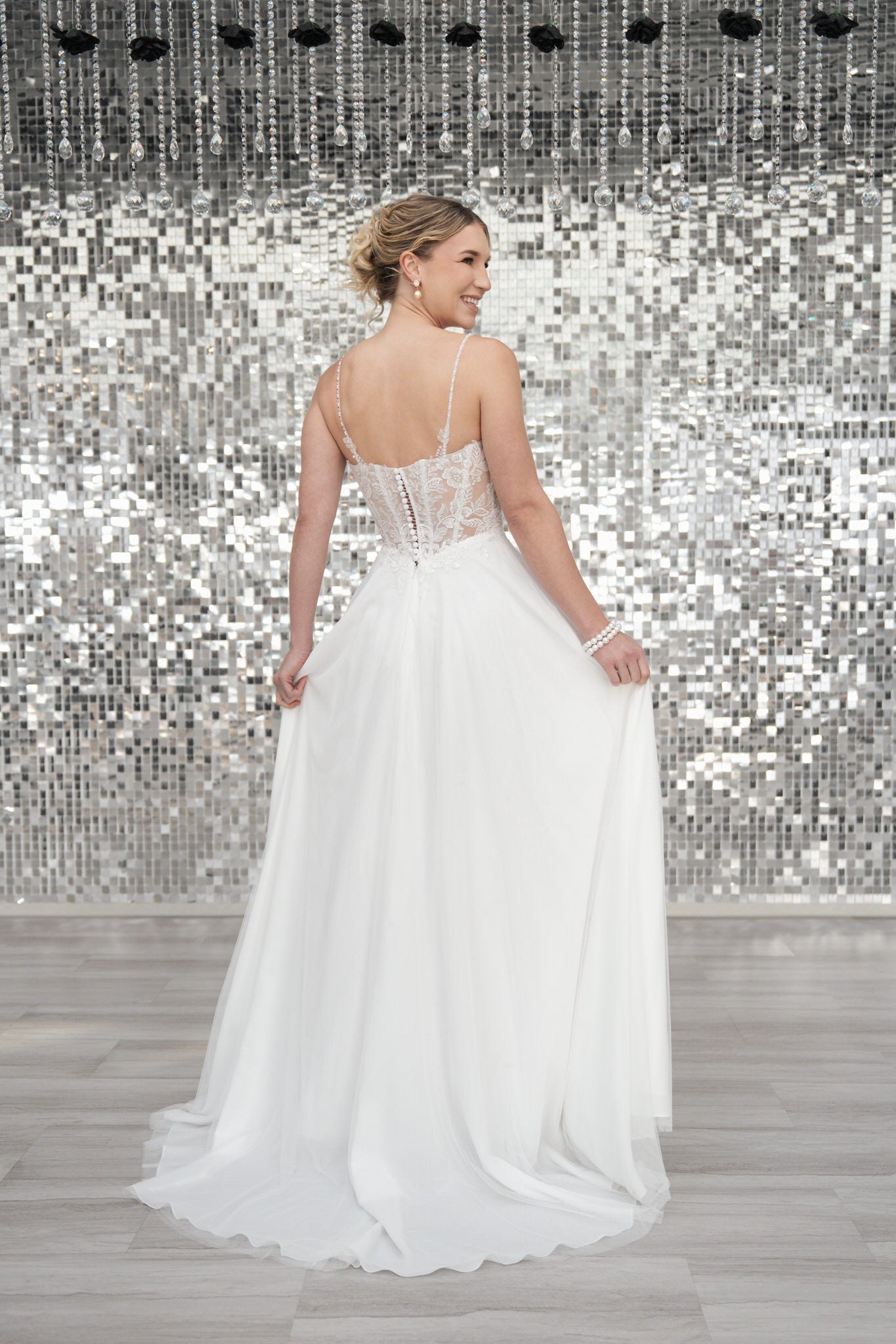 li - 2RE - 017 - bridalicious Brautkleider Hochzeitskleider Brautmoden Bremen Wiesbaden