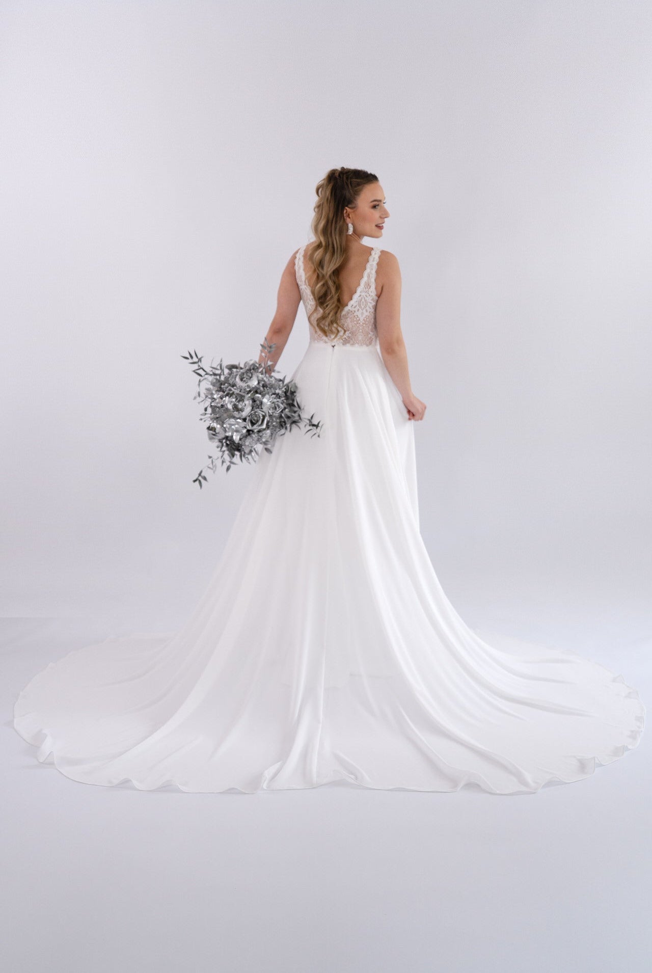 li - 3M - 003 - bridalicious Brautkleider Hochzeitskleider Brautmoden Bremen Wiesbaden