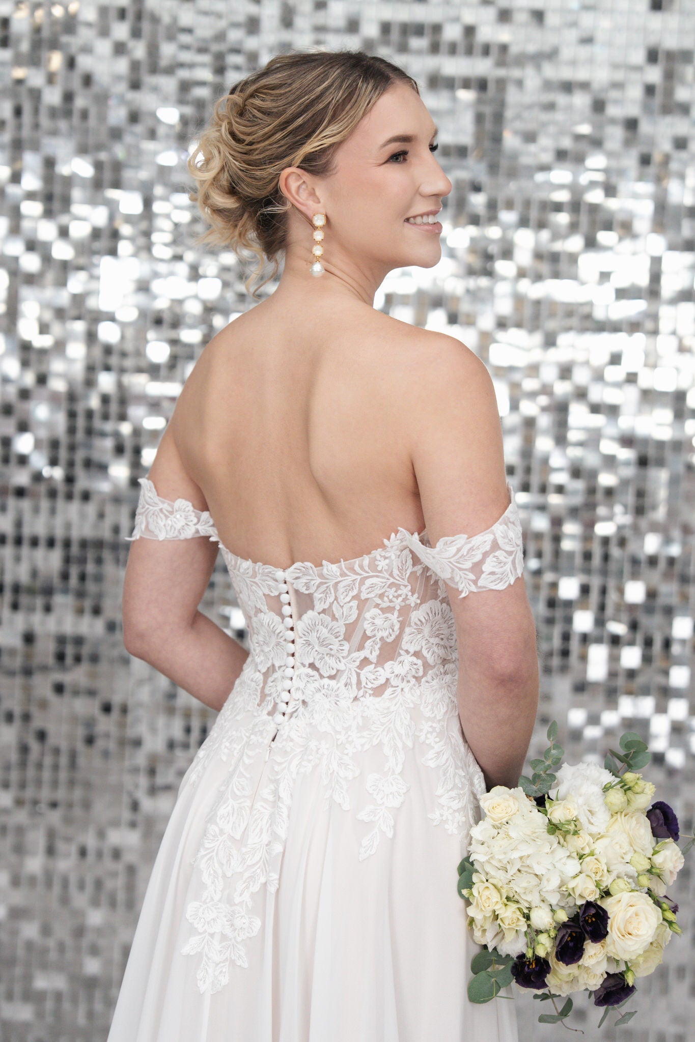 li - 3M - 011 - bridalicious Brautkleider Hochzeitskleider Brautmoden Bremen Wiesbaden