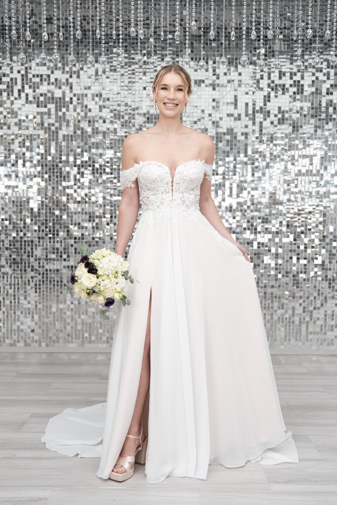 li - 3M - 011 - bridalicious Brautkleider Hochzeitskleider Brautmoden Bremen Wiesbaden
