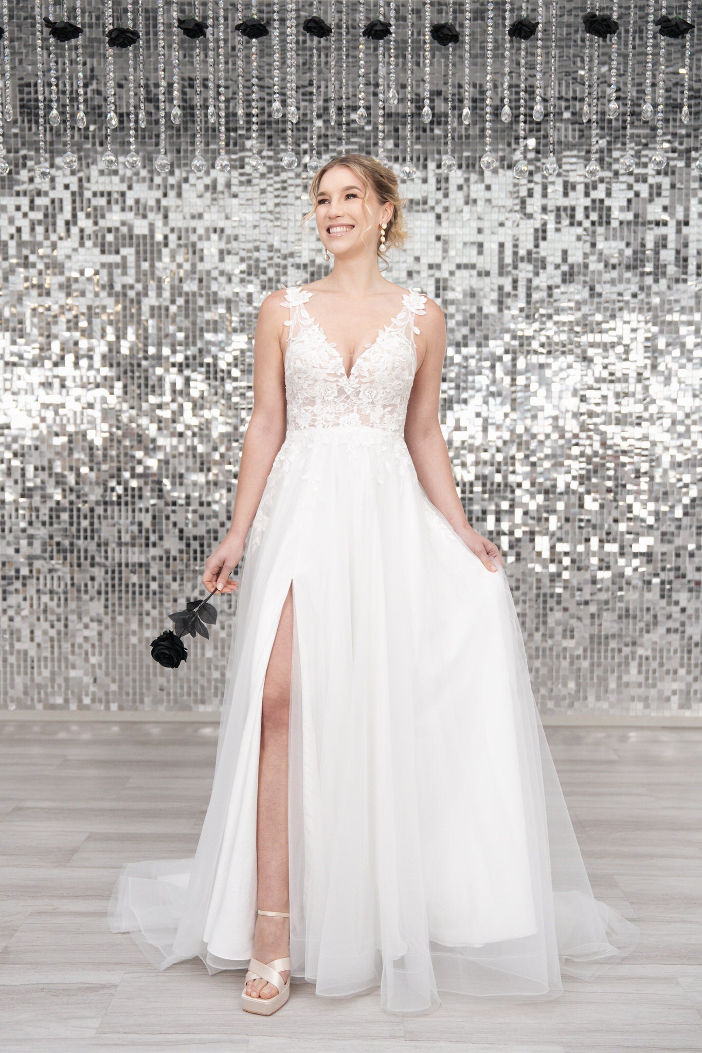 li - 3M - 019 - bridalicious Brautkleider Hochzeitskleider Brautmoden Bremen Wiesbaden