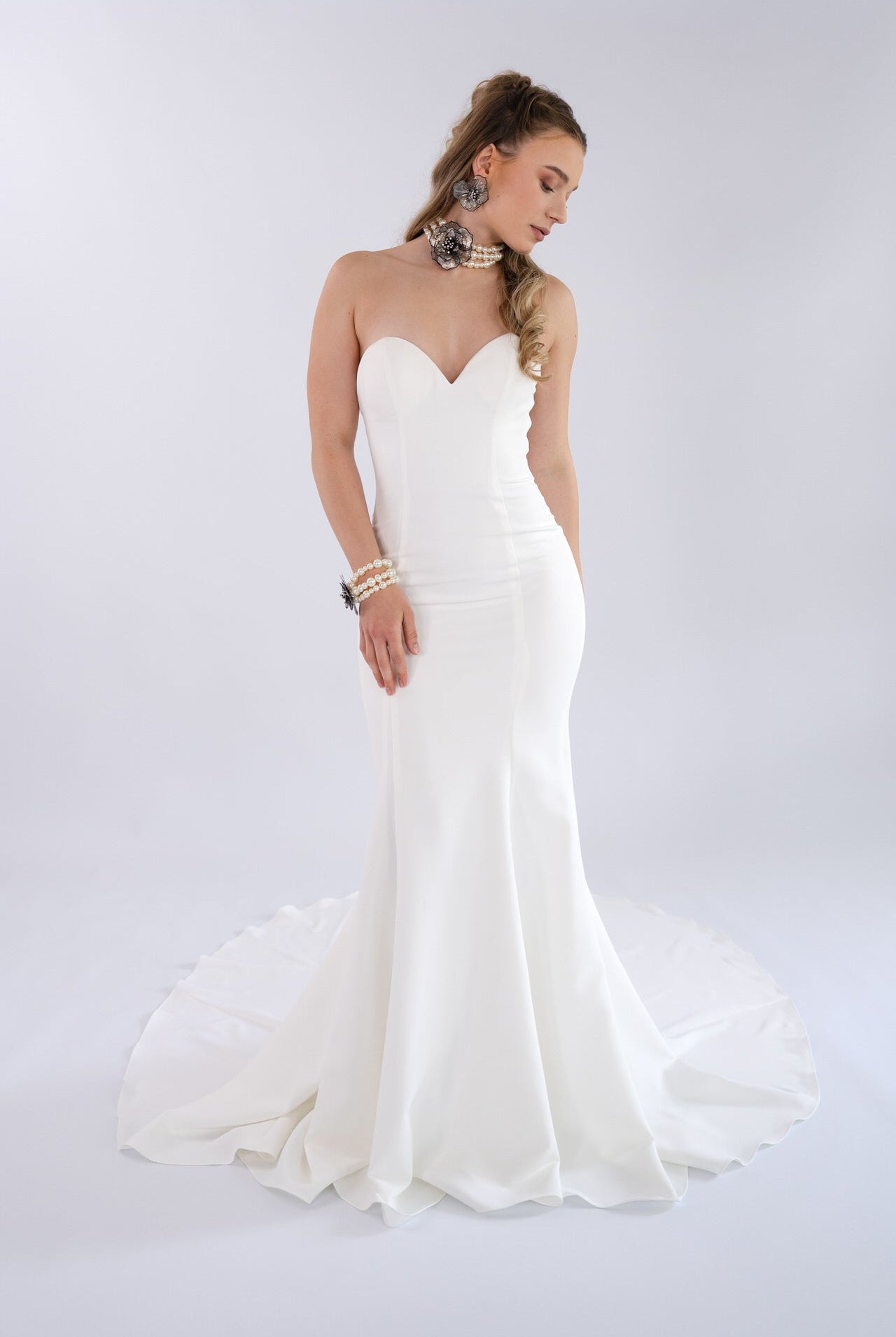 li - 4E - 001 - bridalicious Brautkleider Hochzeitskleider Brautmoden Bremen Wiesbaden
