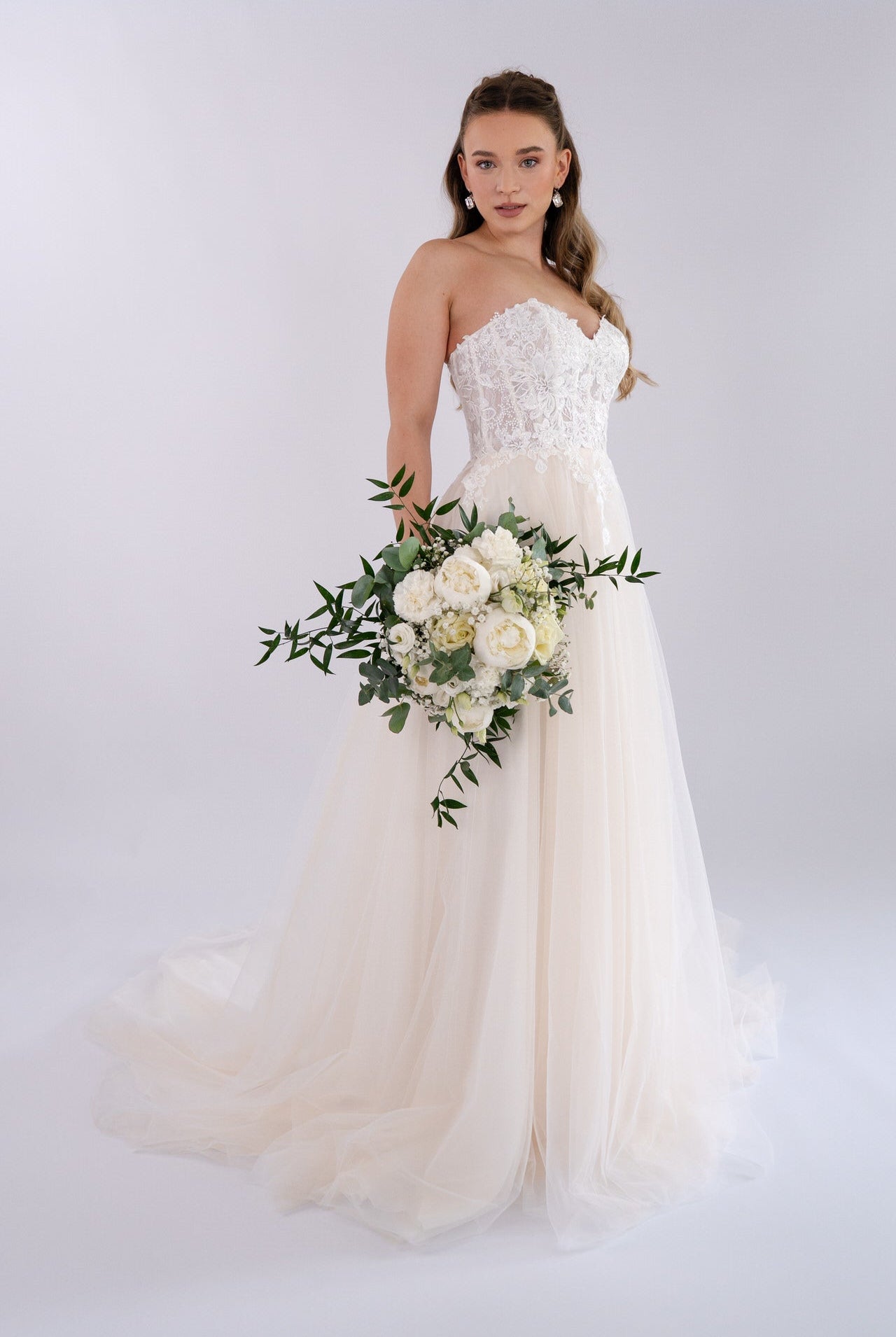 li - 4E - 005 - bridalicious Brautkleider Hochzeitskleider Brautmoden Bremen Wiesbaden