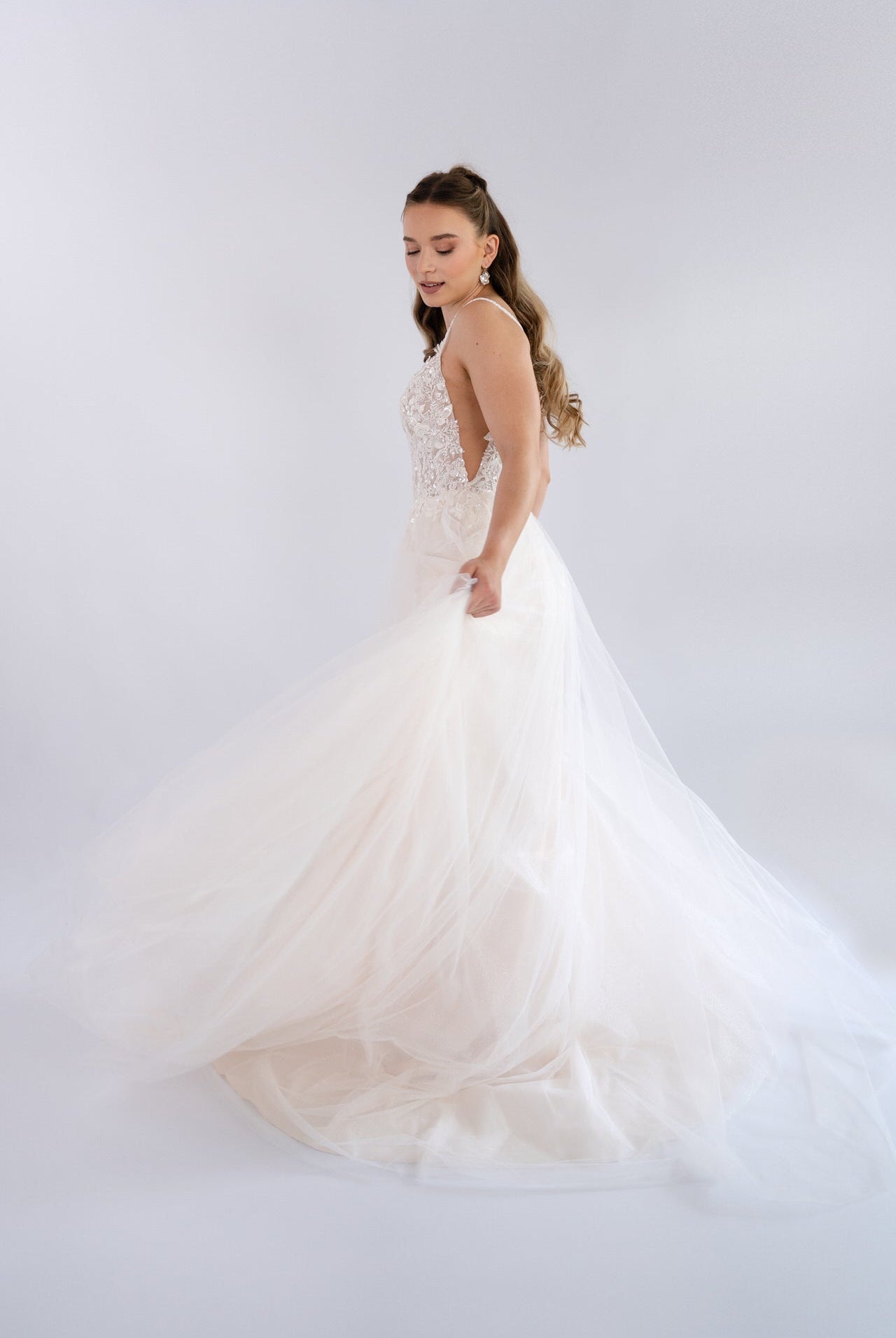 li - 4E - 007 - bridalicious Brautkleider Hochzeitskleider Brautmoden Bremen Wiesbaden