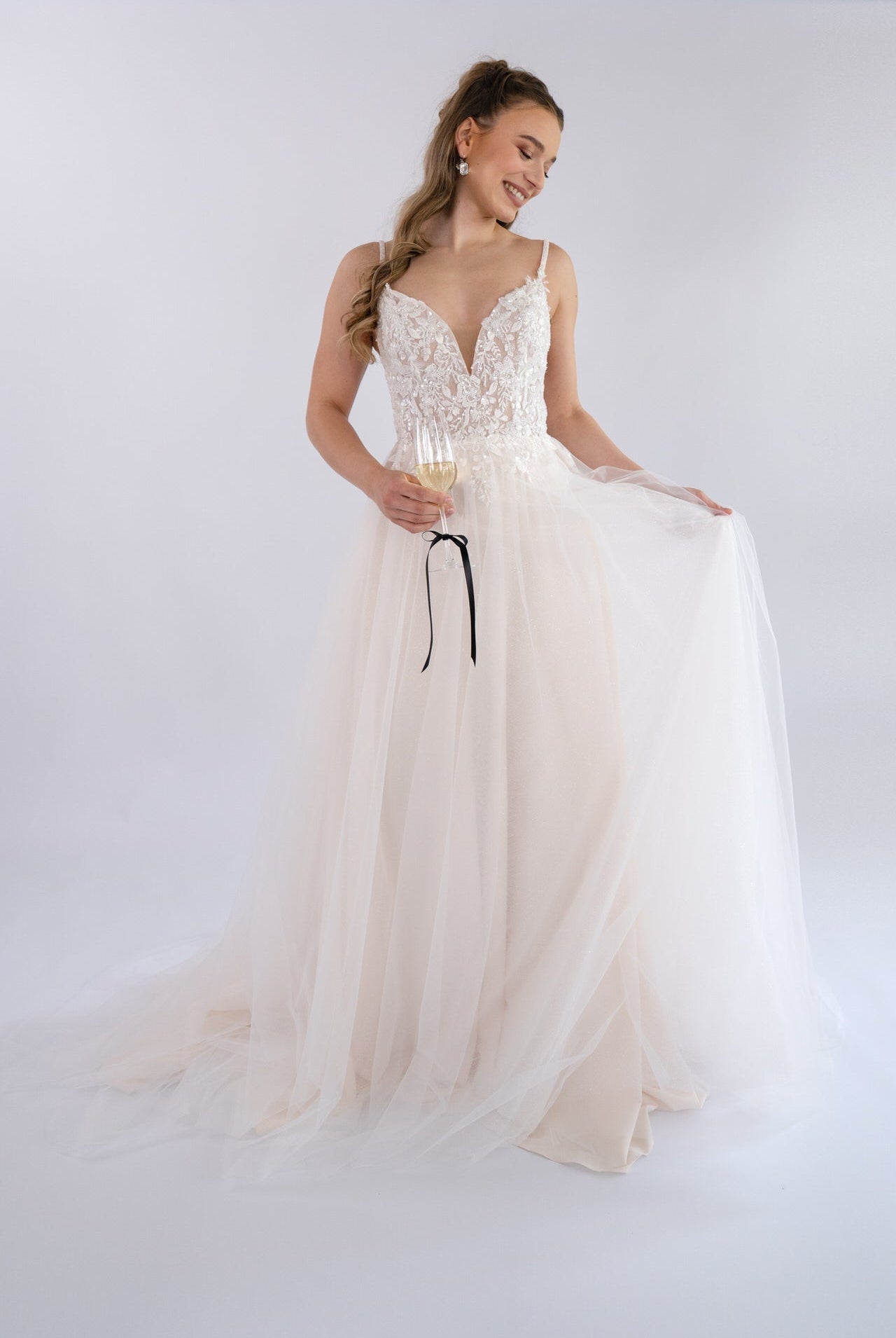 li - 4E - 007 - bridalicious Brautkleider Hochzeitskleider Brautmoden Bremen Wiesbaden