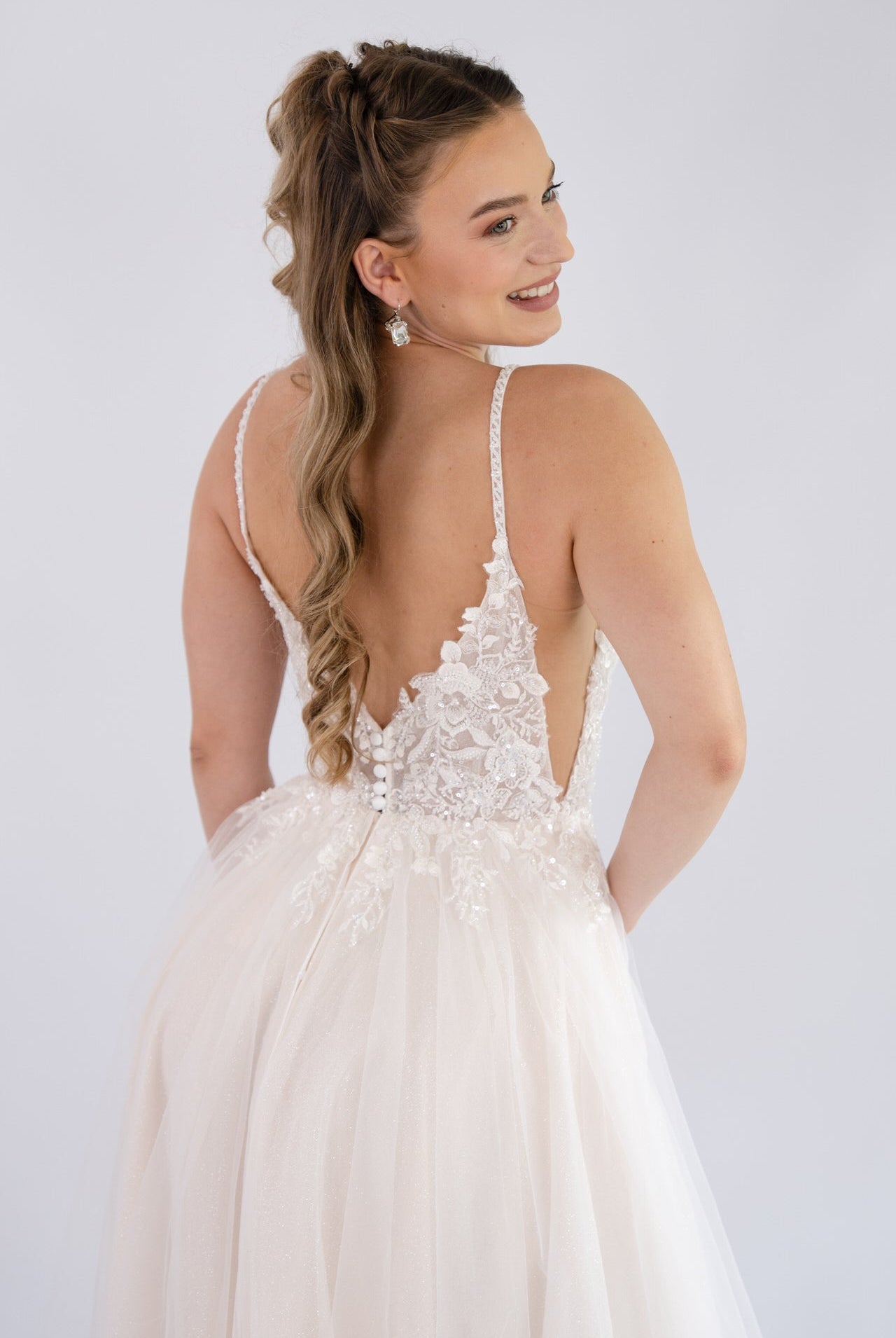 li - 4E - 007 - bridalicious Brautkleider Hochzeitskleider Brautmoden Bremen Wiesbaden