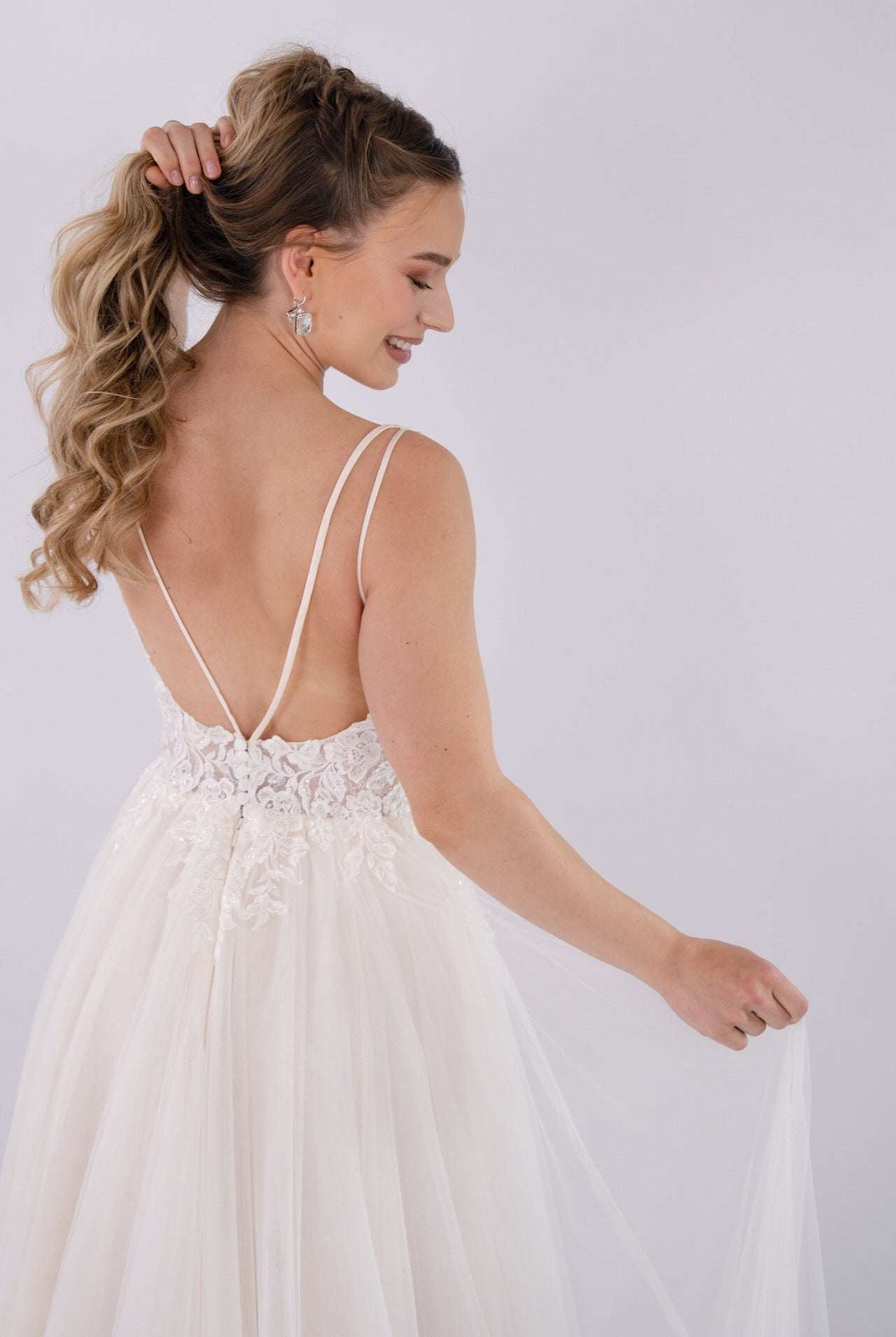 li - 4E - 009 - bridalicious Brautkleider Hochzeitskleider Brautmoden Bremen Wiesbaden