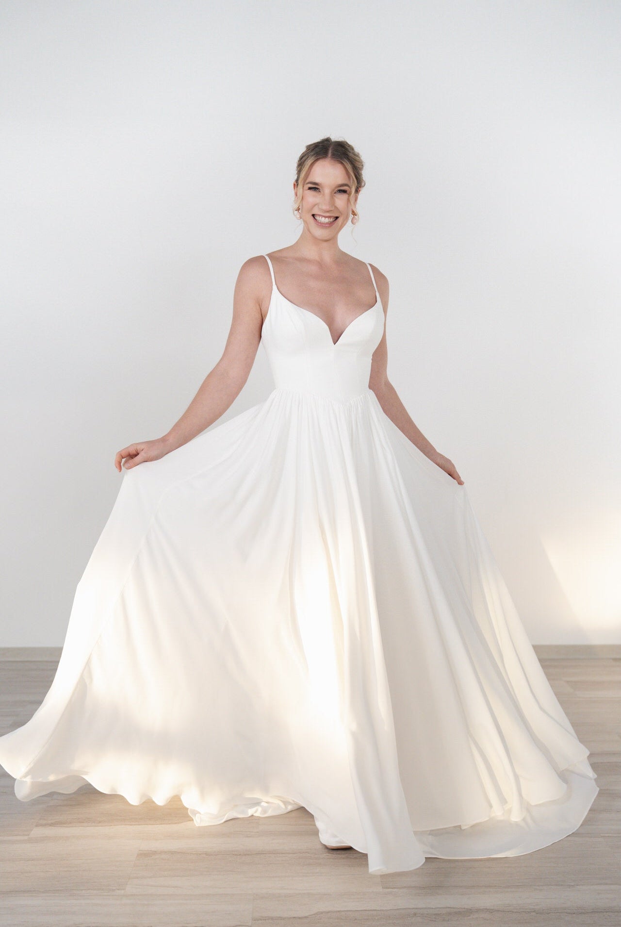 li - 5L - 011 - bridalicious brautkleider hochzeitskleider