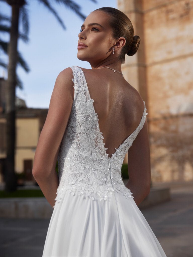 li - 1BE - 033 - bridalicious Brautkleider Hochzeitskleider Brautmoden Bremen Wiesbaden