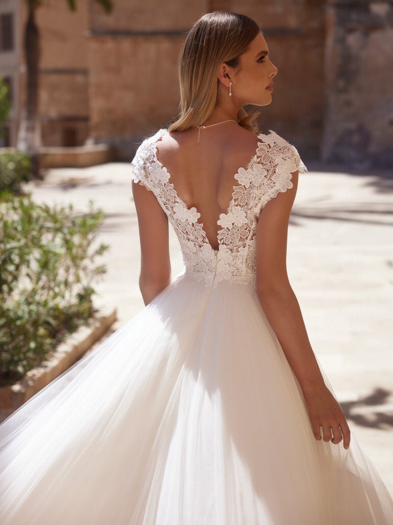 li - 1BE - 030 - bridalicious Brautkleider Hochzeitskleider Brautmoden Bremen Wiesbaden