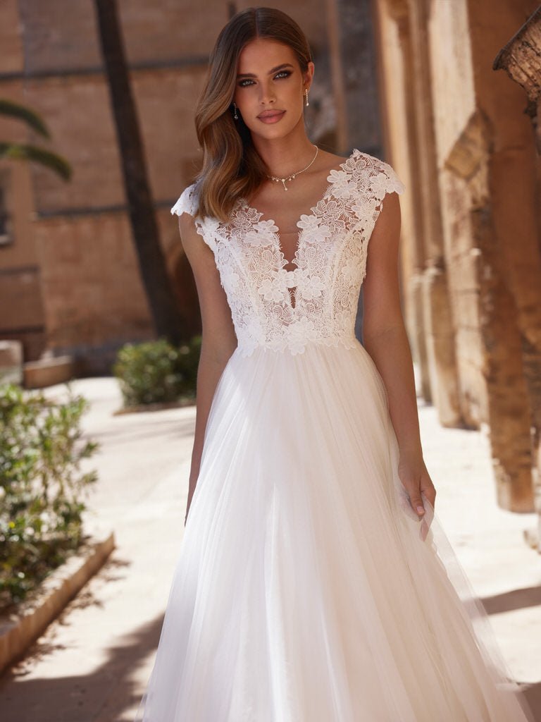 li - 1BE - 030 - bridalicious Brautkleider Hochzeitskleider Brautmoden Bremen Wiesbaden