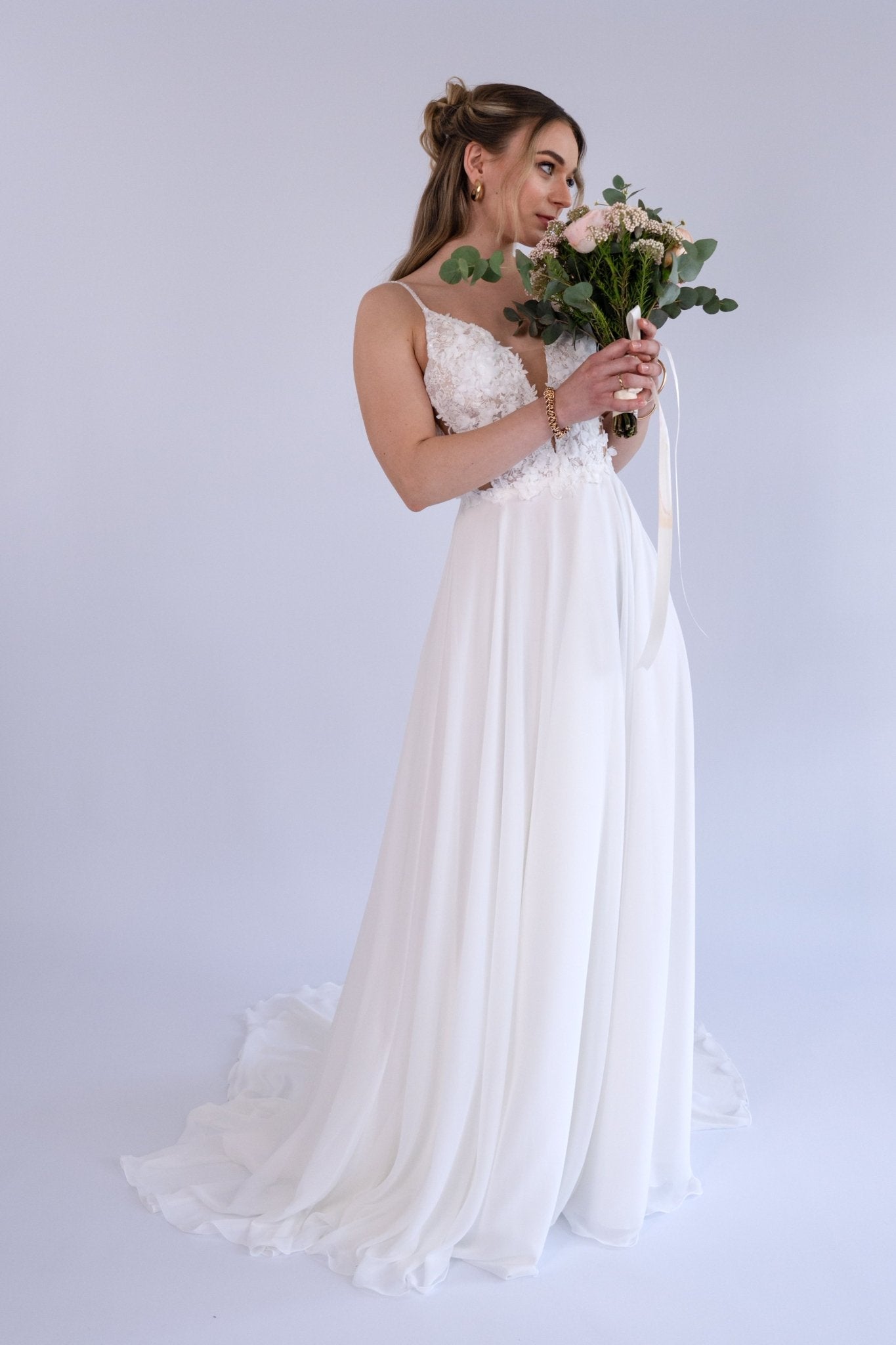 li - 1BE - 001 - bridalicious Brautkleider Hochzeitskleider Brautmoden Bremen Wiesbaden