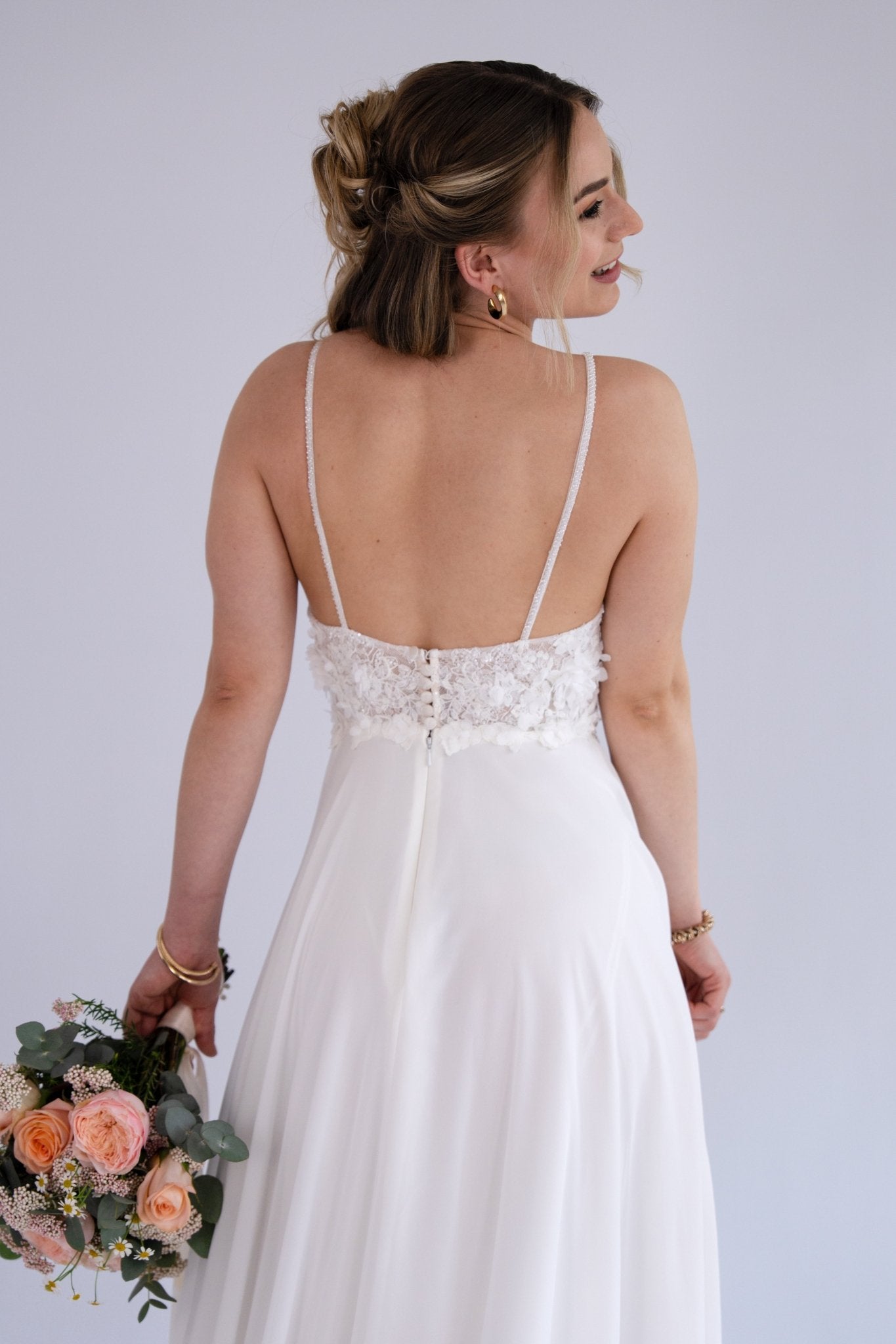li - 1BE - 001 - bridalicious Brautkleider Hochzeitskleider Brautmoden Bremen Wiesbaden