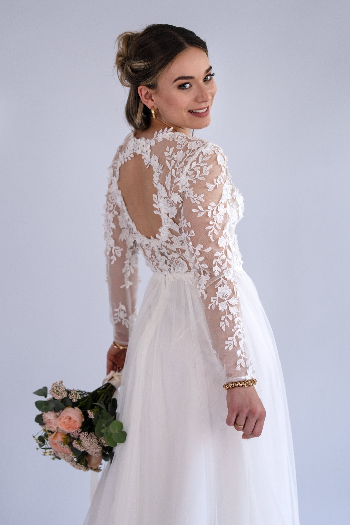 li - 1BE - 002 - bridalicious Brautkleider Hochzeitskleider Brautmoden Bremen Wiesbaden