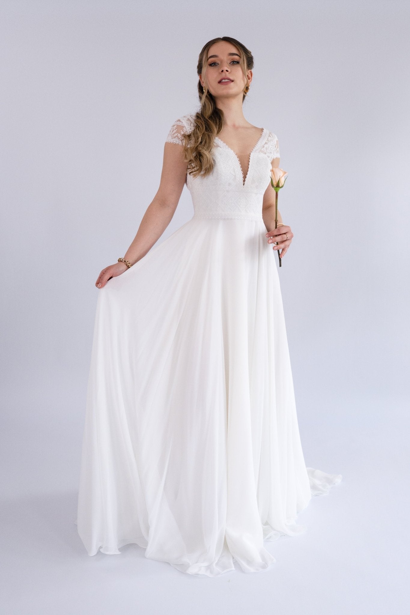 li - 1BE - 003 - bridalicious Brautkleider Hochzeitskleider Brautmoden Bremen Wiesbaden