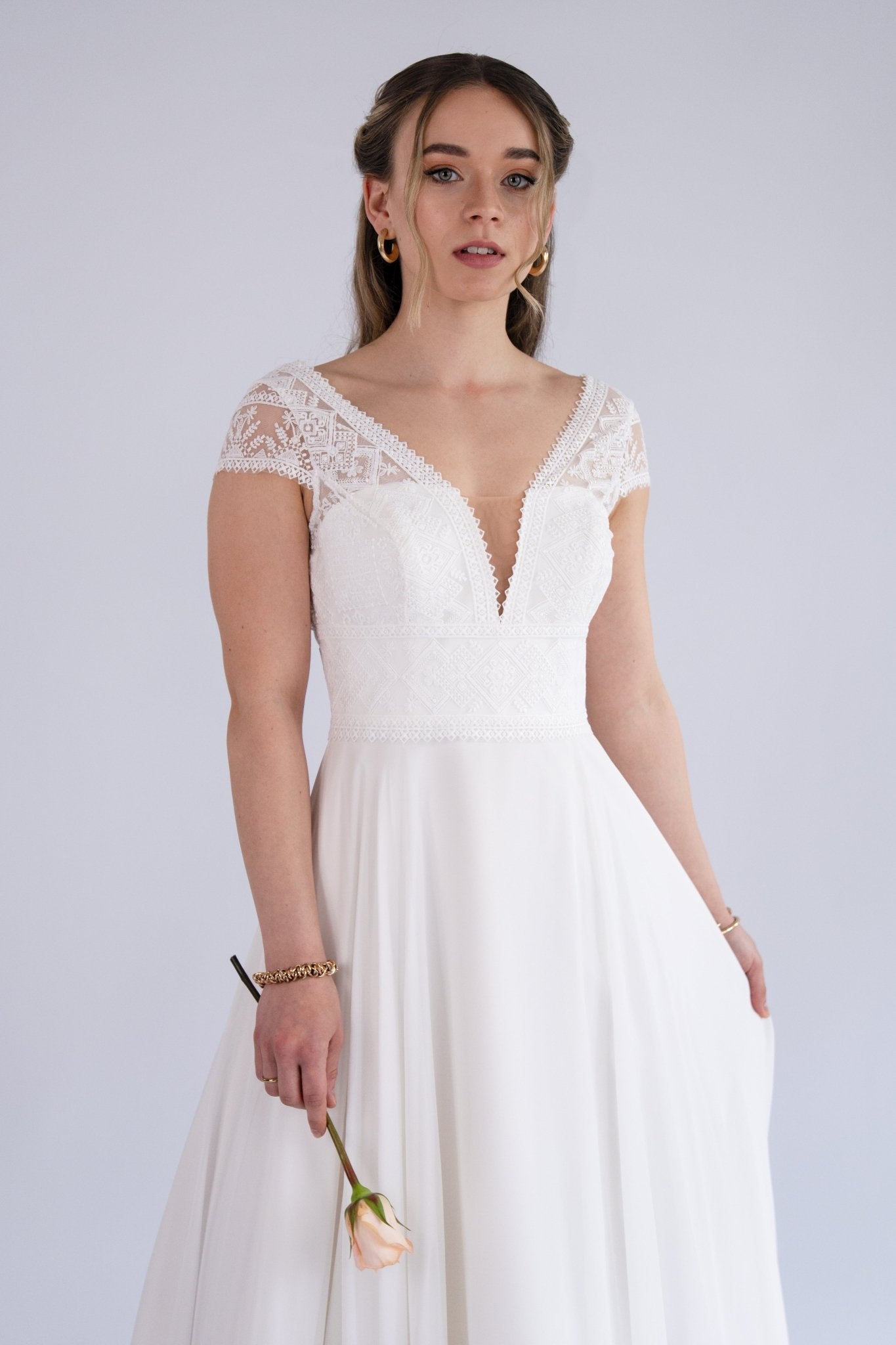 li - 1BE - 003 - bridalicious Brautkleider Hochzeitskleider Brautmoden Bremen Wiesbaden