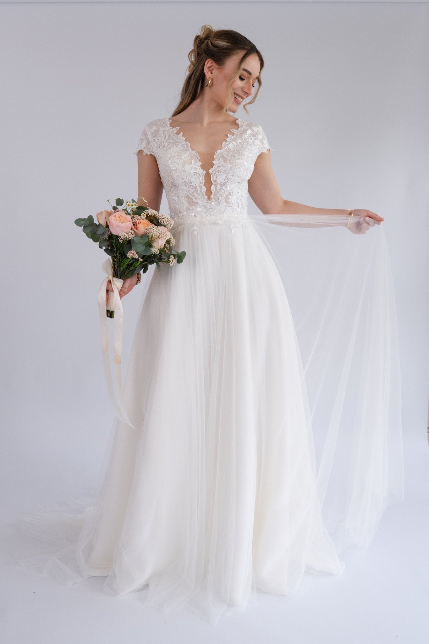 li - 1BE - 005 - bridalicious Brautkleider Hochzeitskleider Brautmoden Bremen Wiesbaden