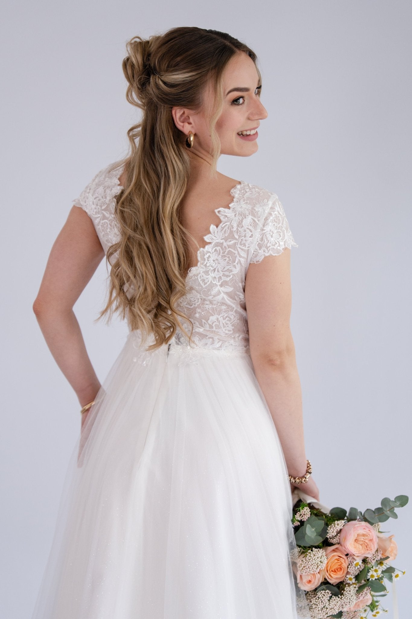 li - 1BE - 005 - bridalicious Brautkleider Hochzeitskleider Brautmoden Bremen Wiesbaden