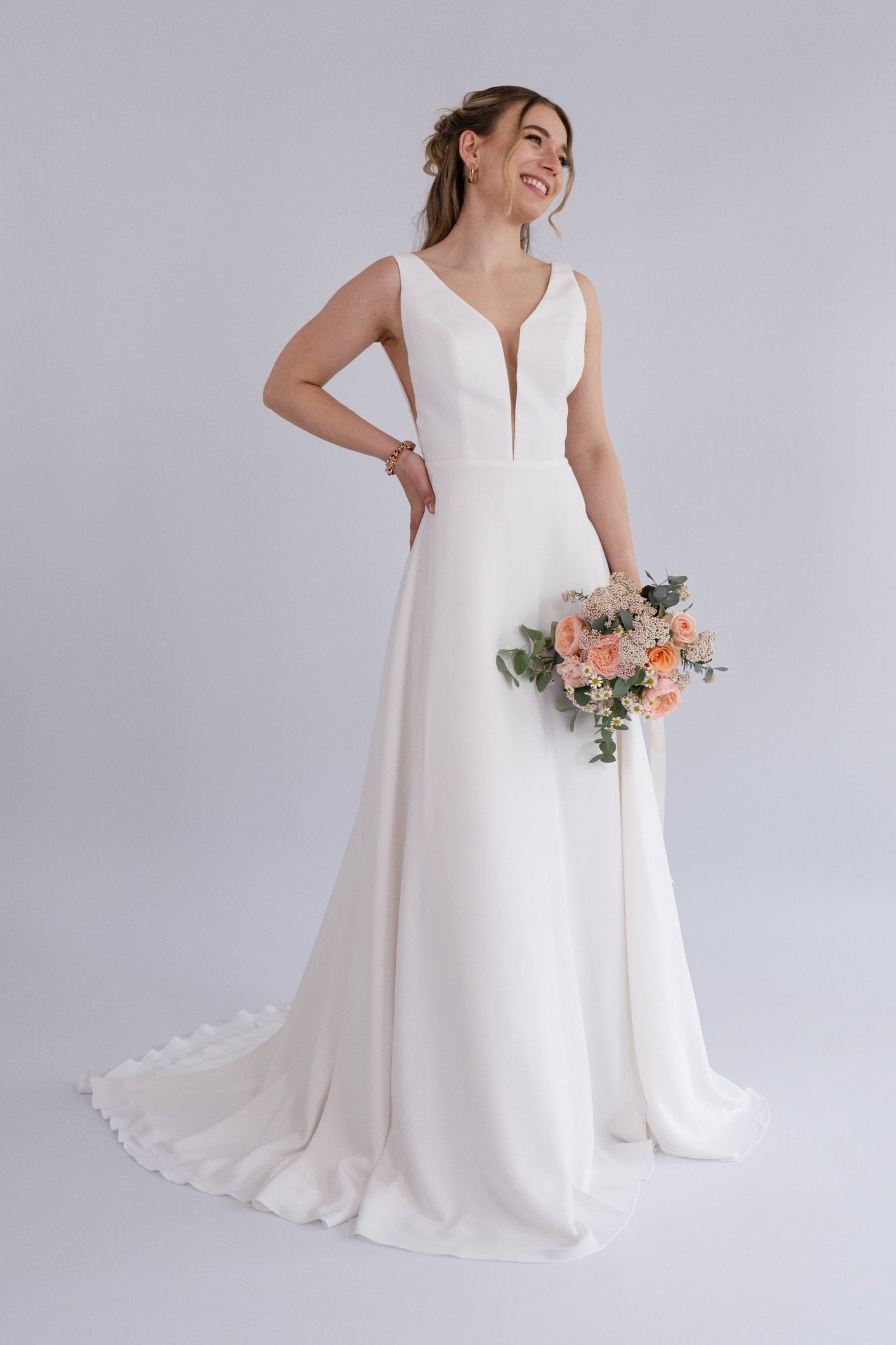 li - 1BE - 006 - bridalicious Brautkleider Hochzeitskleider Brautmoden Bremen Wiesbaden