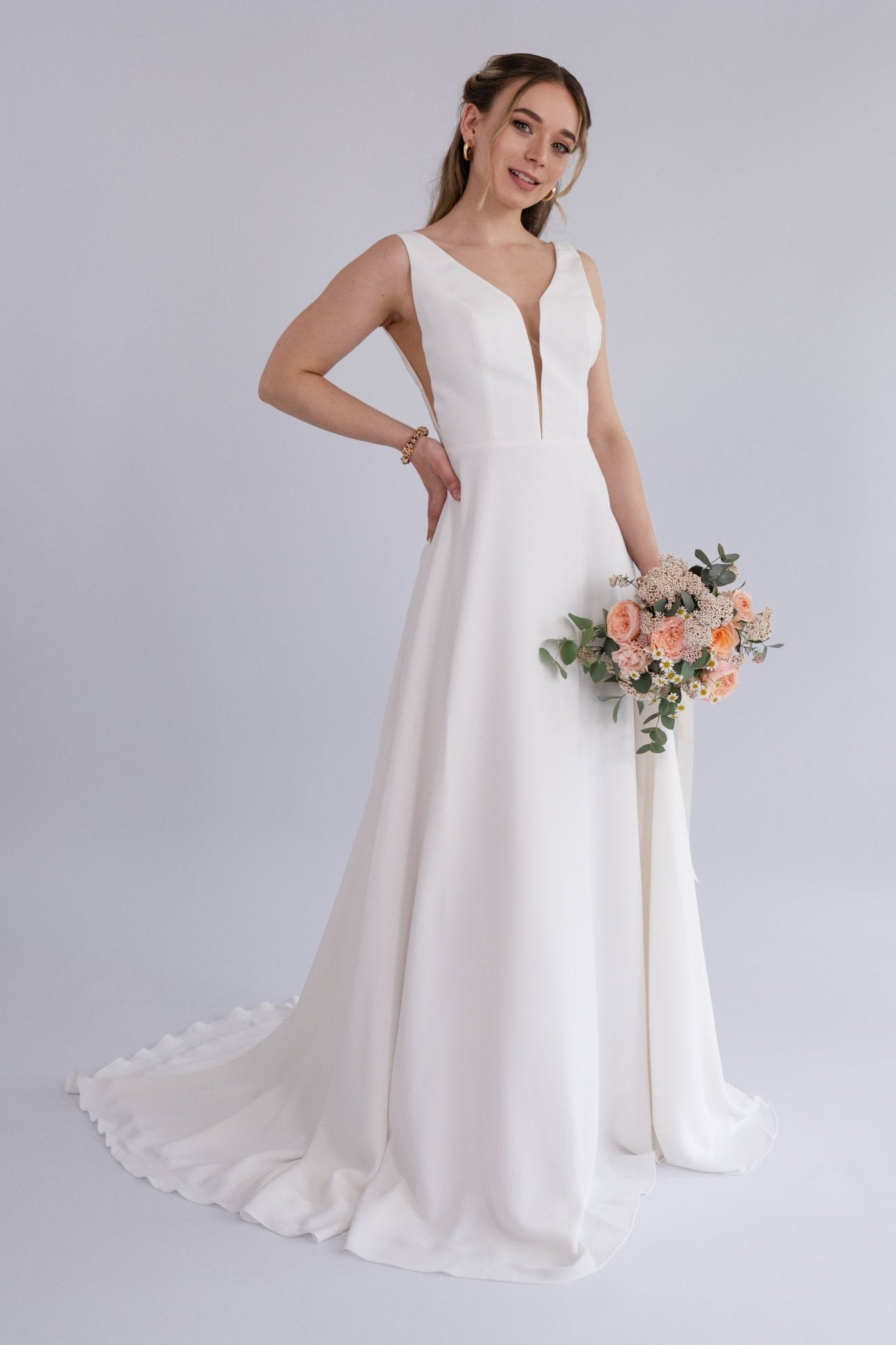 li - 1BE - 006 - bridalicious Brautkleider Hochzeitskleider Brautmoden Bremen Wiesbaden