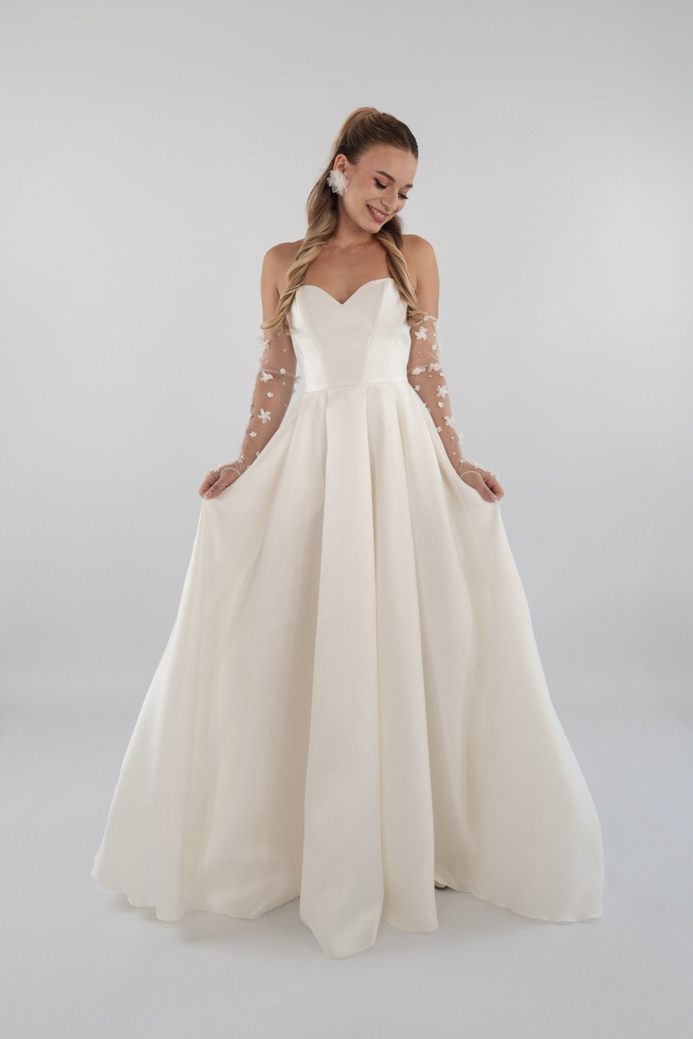li - 1BE - 009 - bridalicious Brautkleider Hochzeitskleider Brautmoden Bremen Wiesbaden