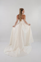 li - 1BE - 009 - bridalicious Brautkleider Hochzeitskleider Brautmoden Bremen Wiesbaden