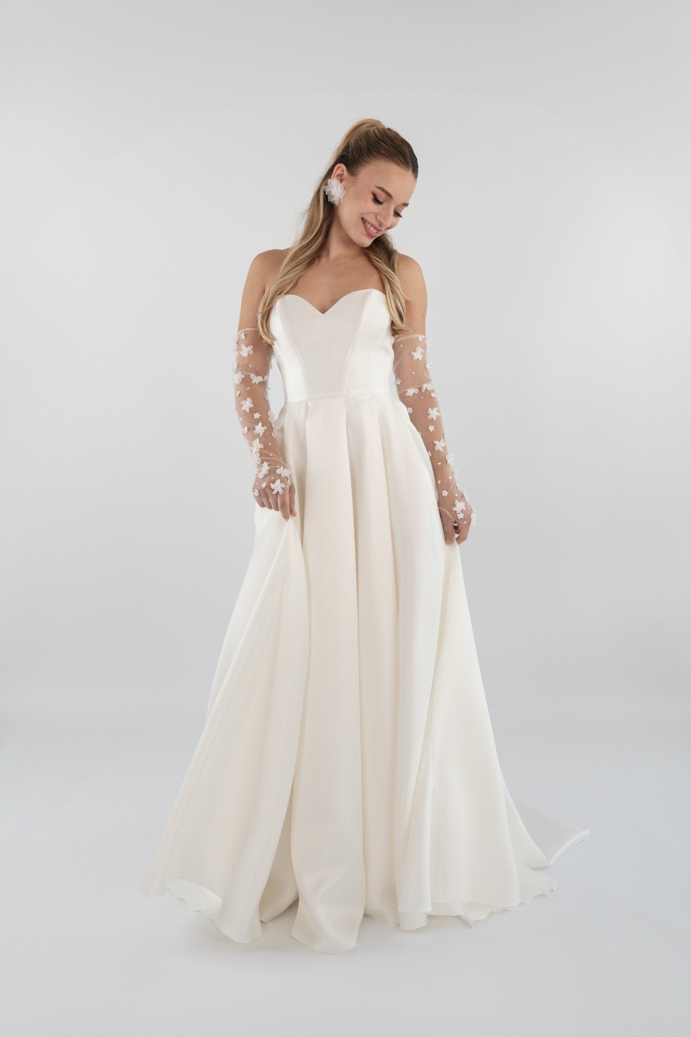 li - 1BE - 009 - bridalicious Brautkleider Hochzeitskleider Brautmoden Bremen Wiesbaden