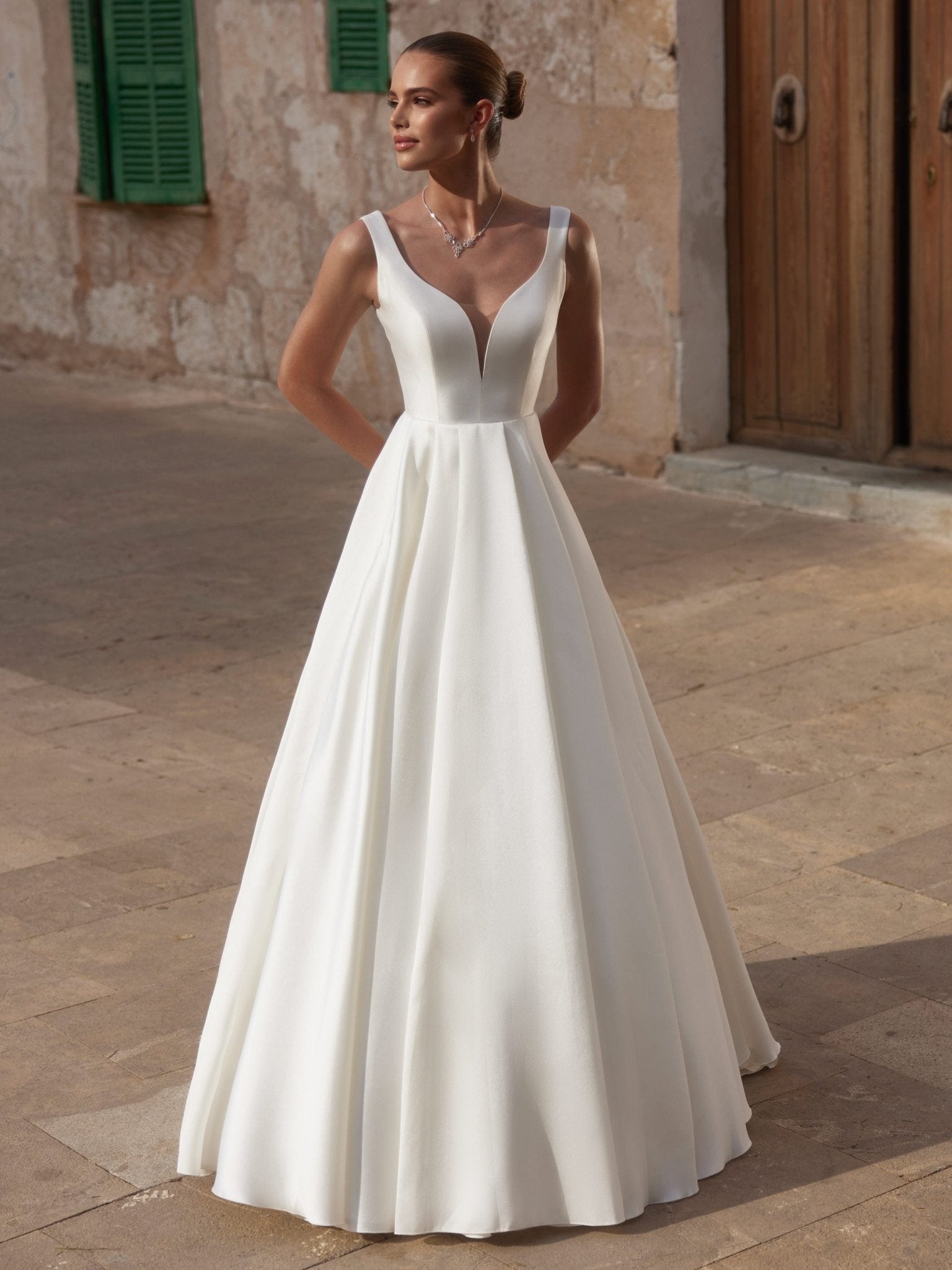 li - 1BE - 021 - bridalicious Brautkleider Hochzeitskleider Brautmoden Bremen Wiesbaden