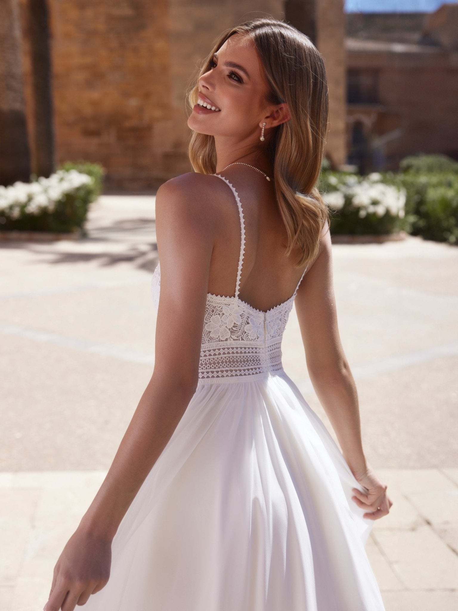 li - 1BE - 022 - bridalicious Brautkleider Hochzeitskleider Brautmoden Bremen Wiesbaden