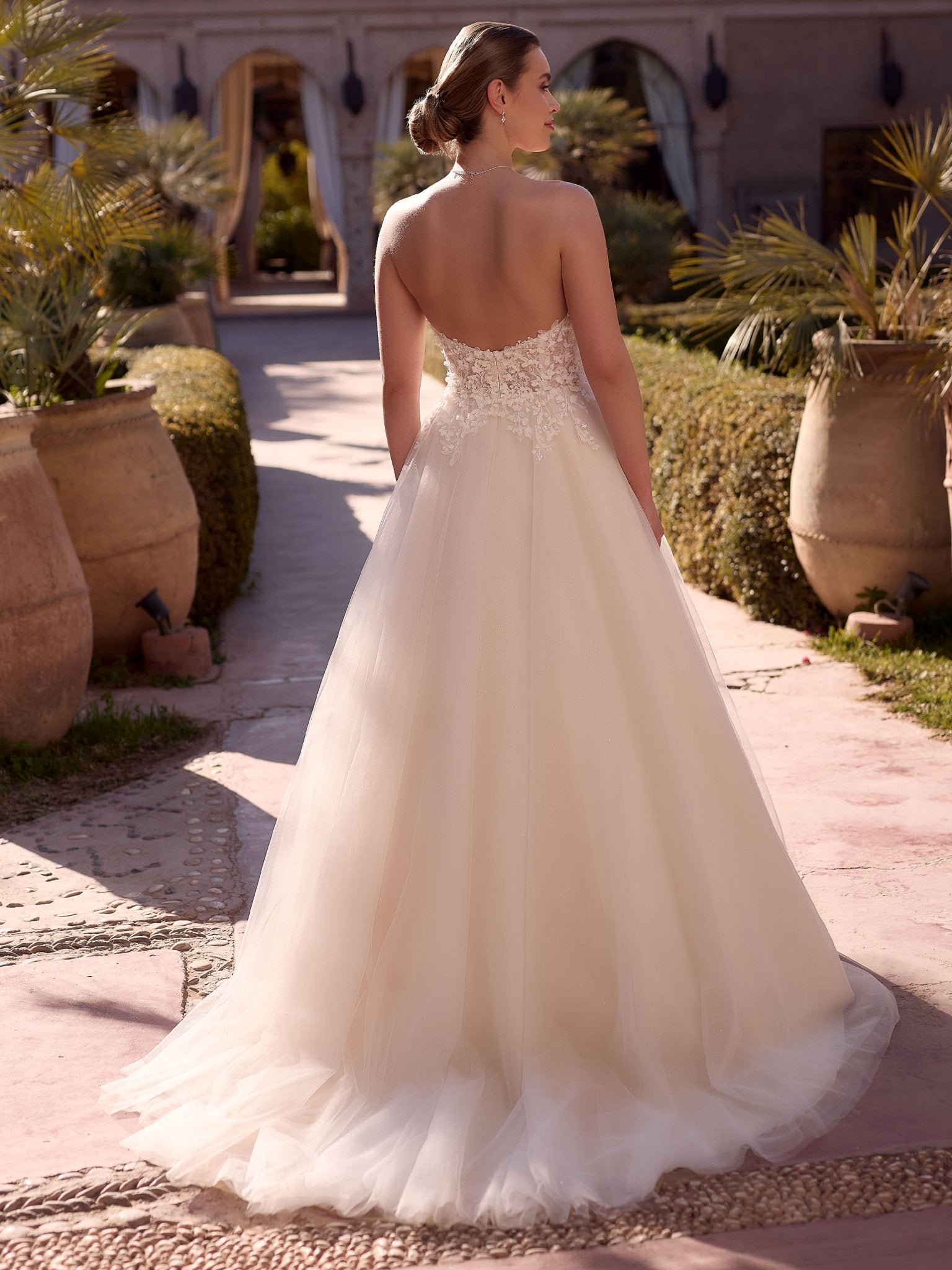 li - 1BE - 024 - bridalicious Brautkleider Hochzeitskleider Brautmoden Bremen Wiesbaden