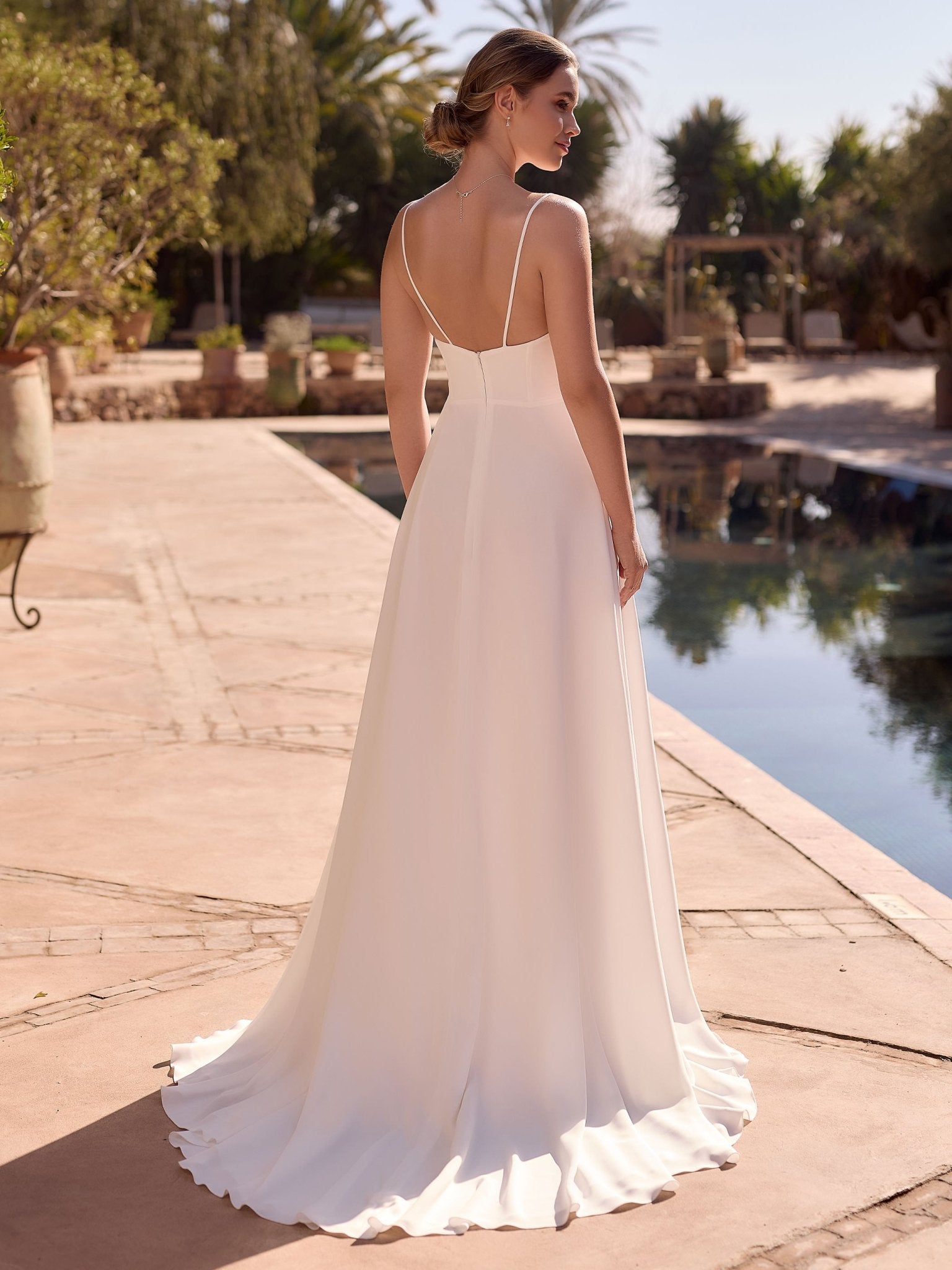 li - 1BE - 025 - bridalicious Brautkleider Hochzeitskleider Brautmoden Bremen Wiesbaden