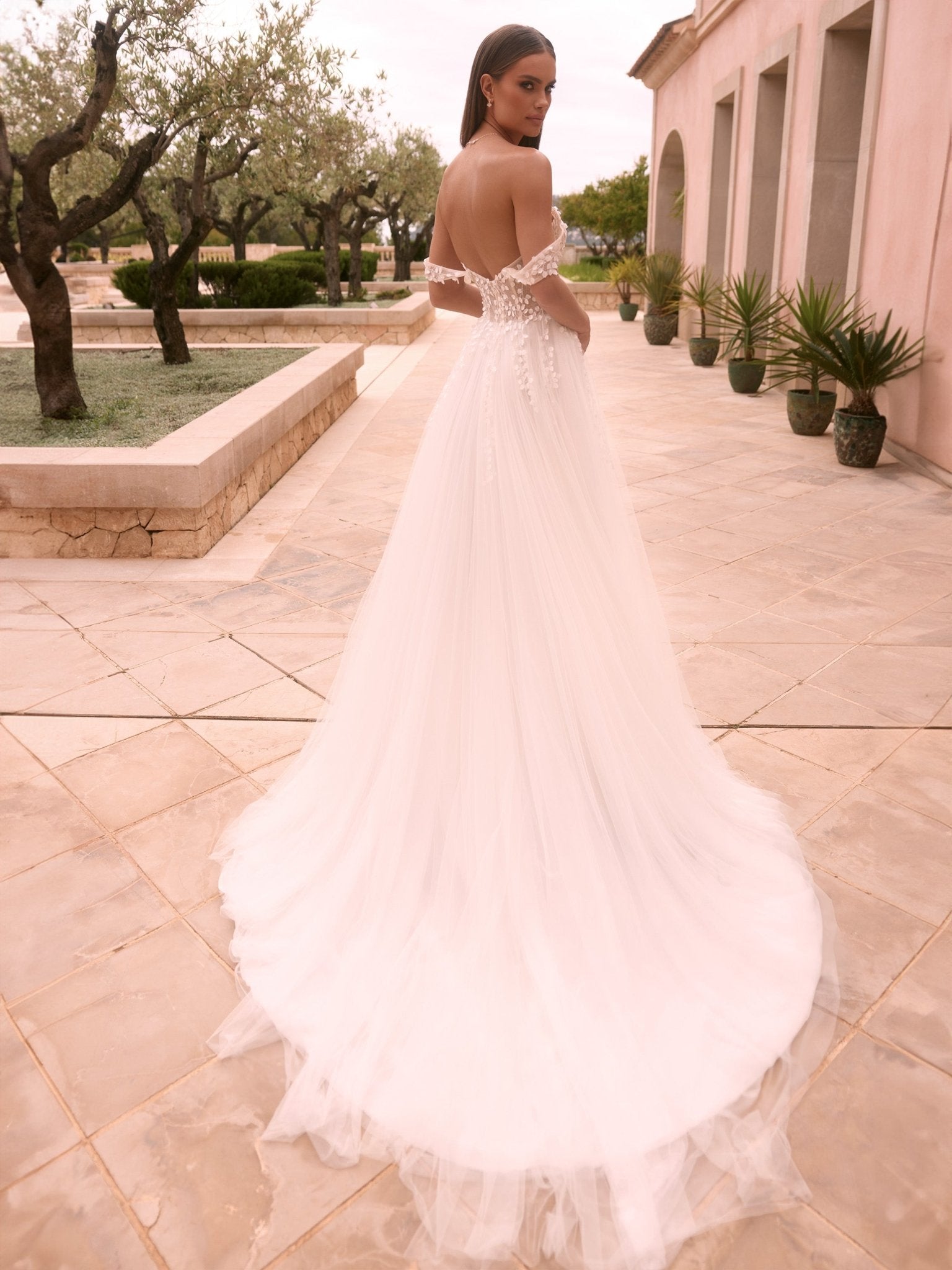 li - 1BE - 037 - bridalicious Brautkleider Hochzeitskleider Brautmoden Bremen Wiesbaden