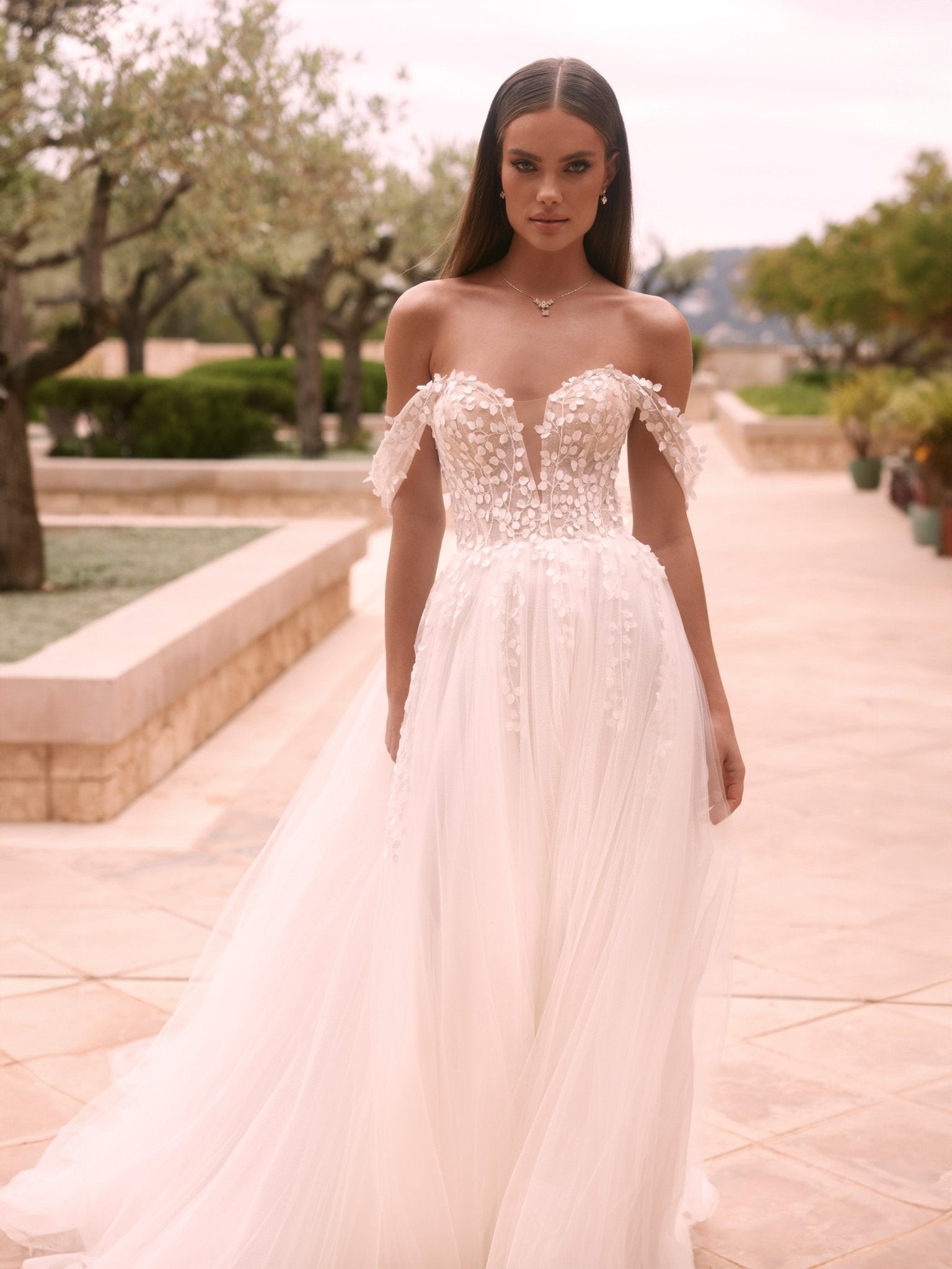 li - 1BE - 037 - bridalicious Brautkleider Hochzeitskleider Brautmoden Bremen Wiesbaden