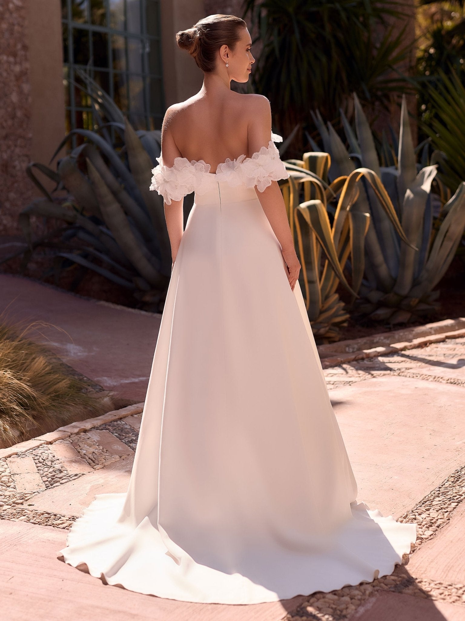 li - 1BE - 038 - bridalicious Brautkleider Hochzeitskleider Brautmoden Bremen Wiesbaden