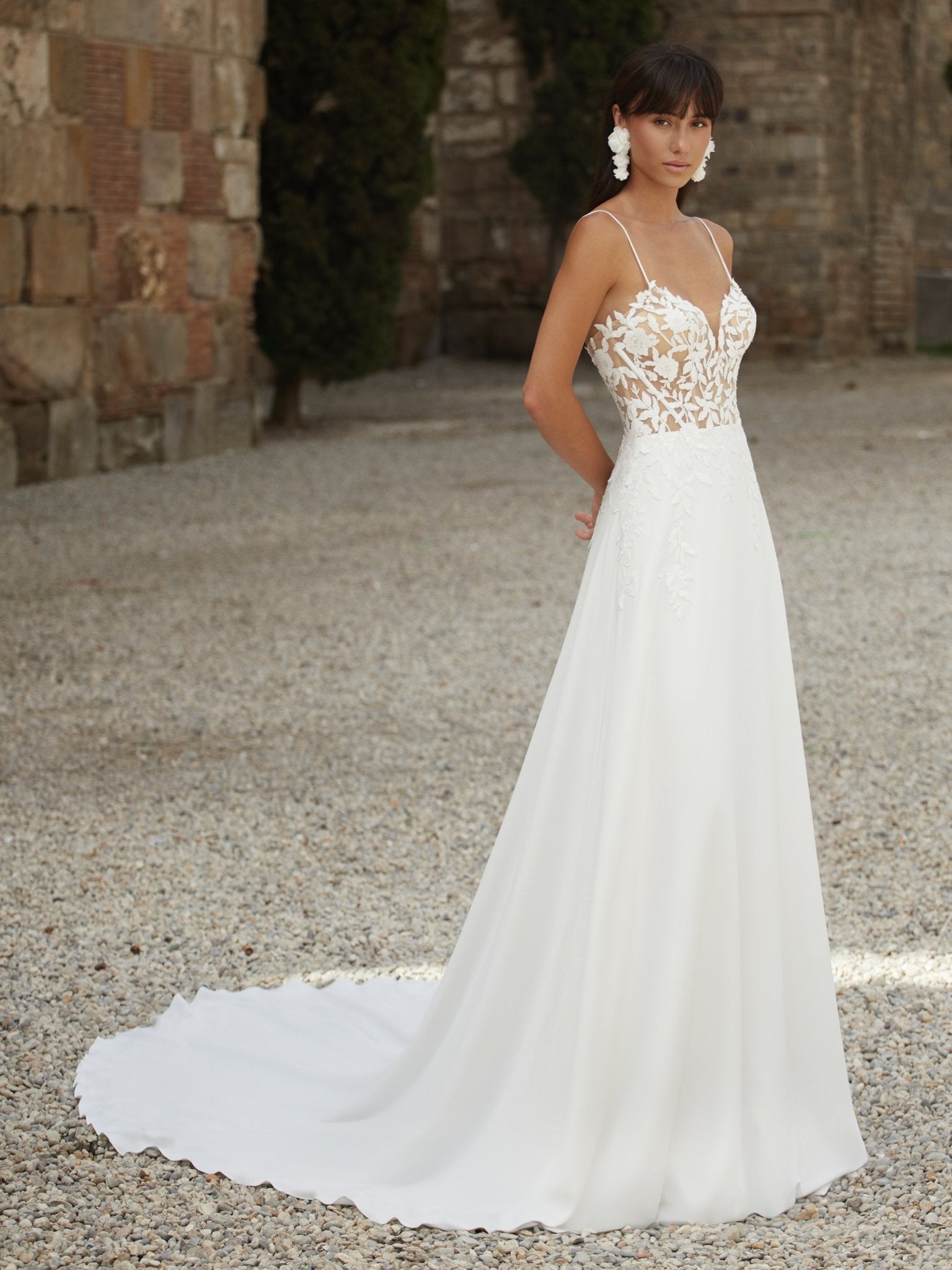 li - 1BE - 042 - bridalicious Brautkleider Hochzeitskleider Brautmoden Bremen Wiesbaden
