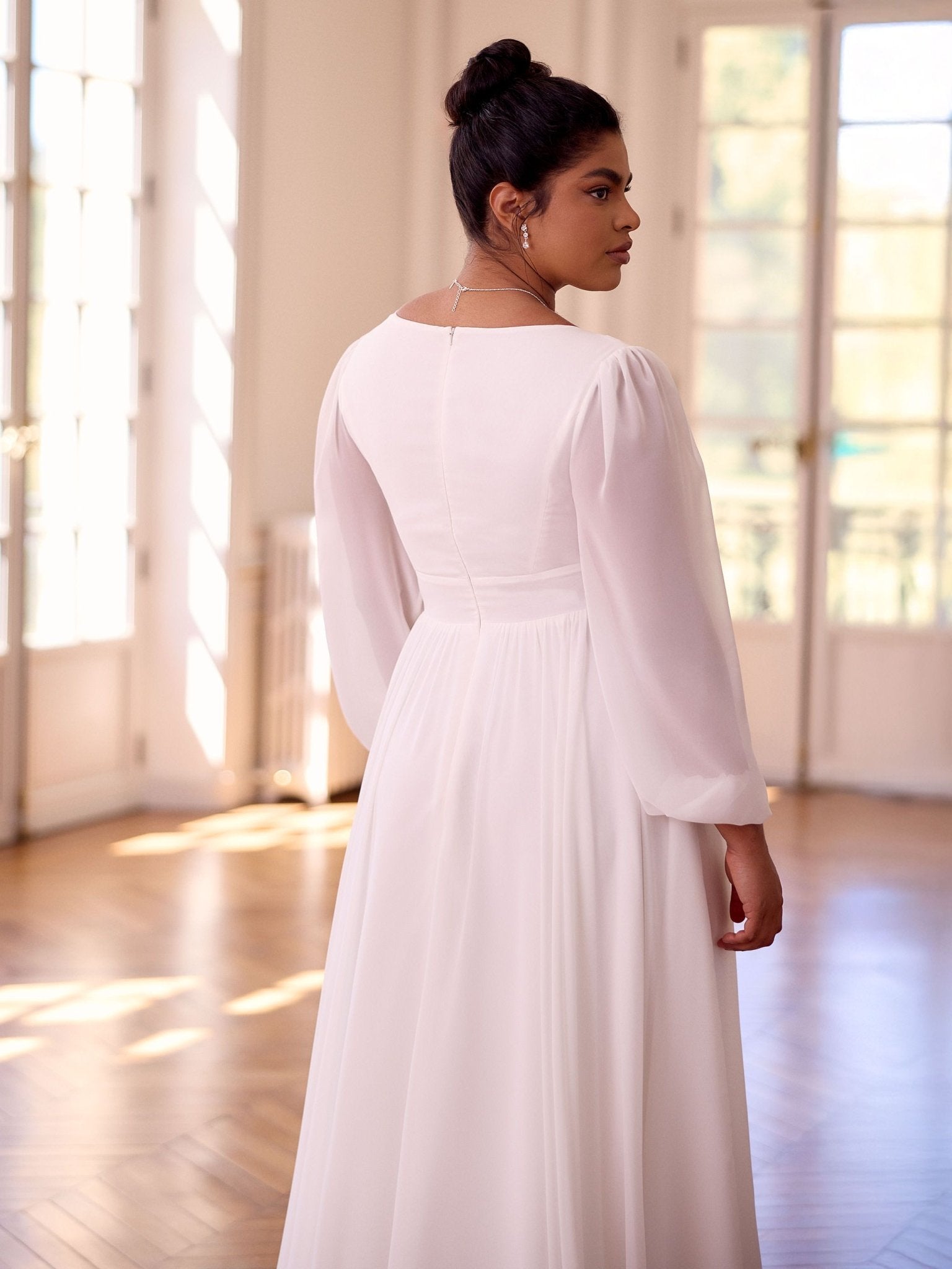 li - 1BE - 047 - bridalicious Brautkleider Hochzeitskleider Brautmoden Bremen Wiesbaden